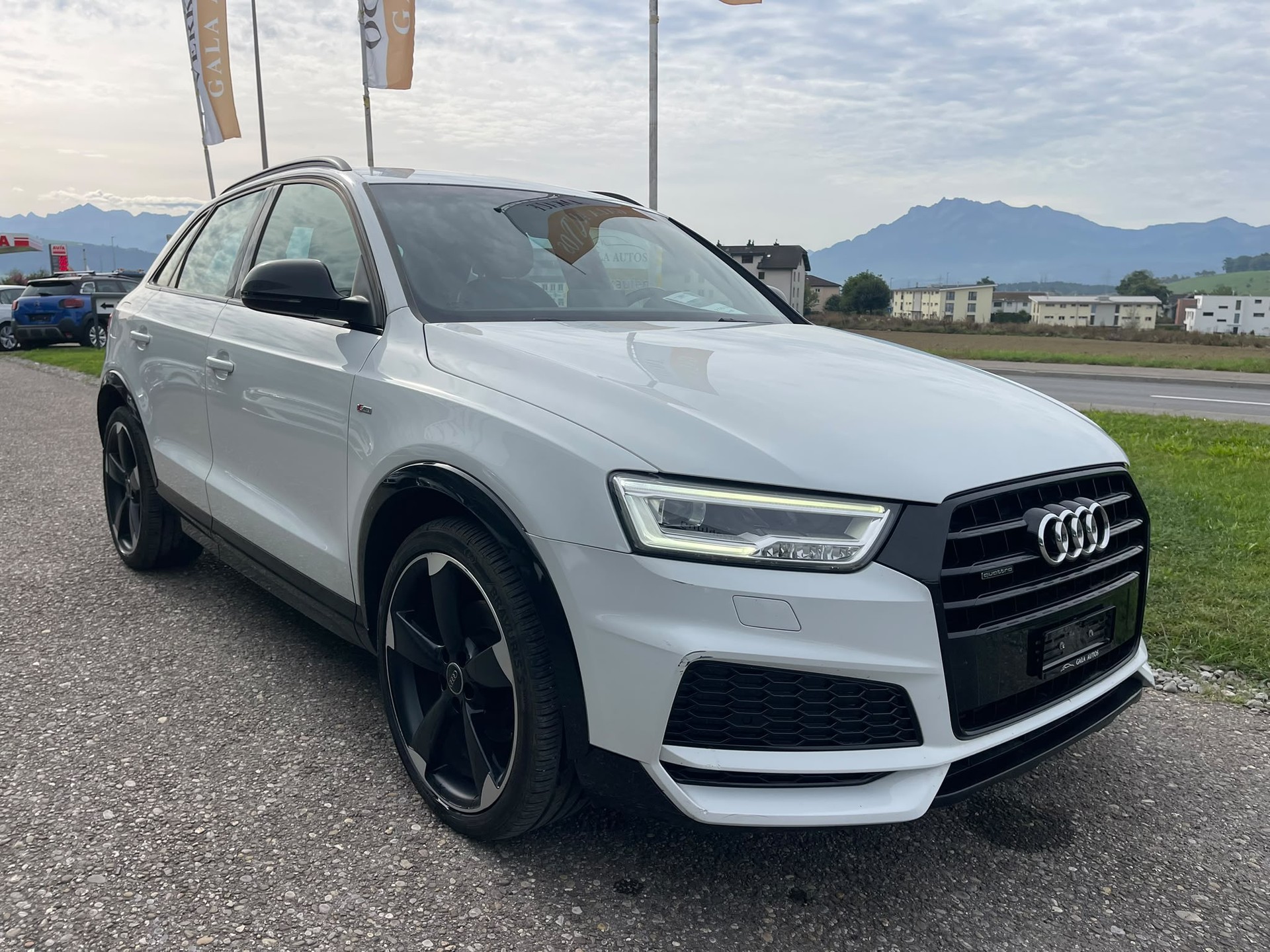 AUDI Q3 2.0 TFSI sport quattro S-tronic-image-2