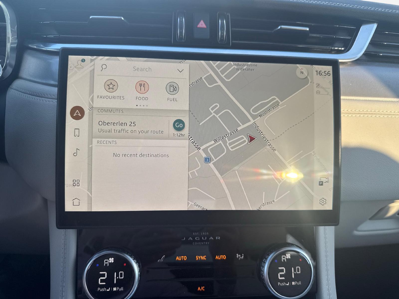 JAGUAR F-Pace 2.0 I4 250 R-Dynamic SE AWD-image-15