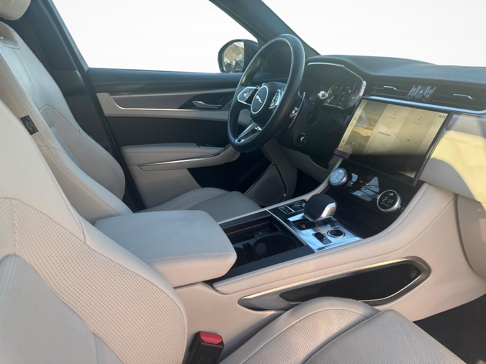 JAGUAR F-Pace 2.0 I4 250 R-Dynamic SE AWD-image-9
