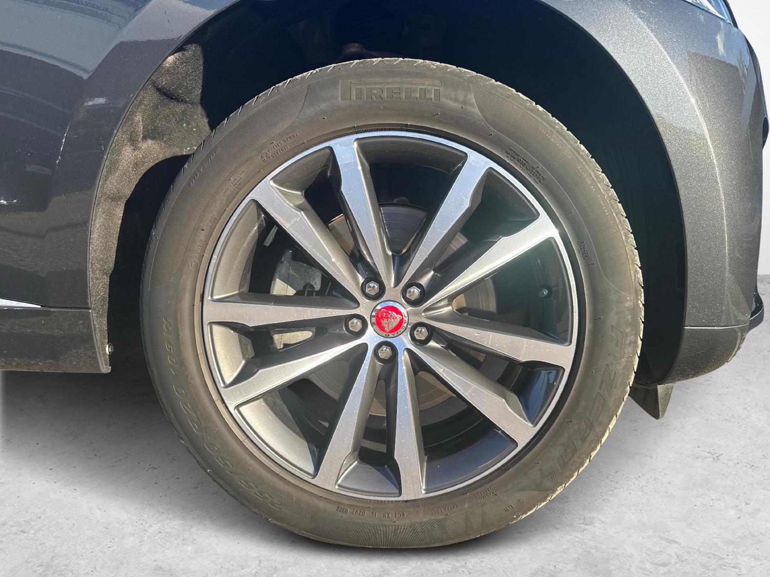 JAGUAR F-Pace 2.0 I4 250 R-Dynamic SE AWD-image-18