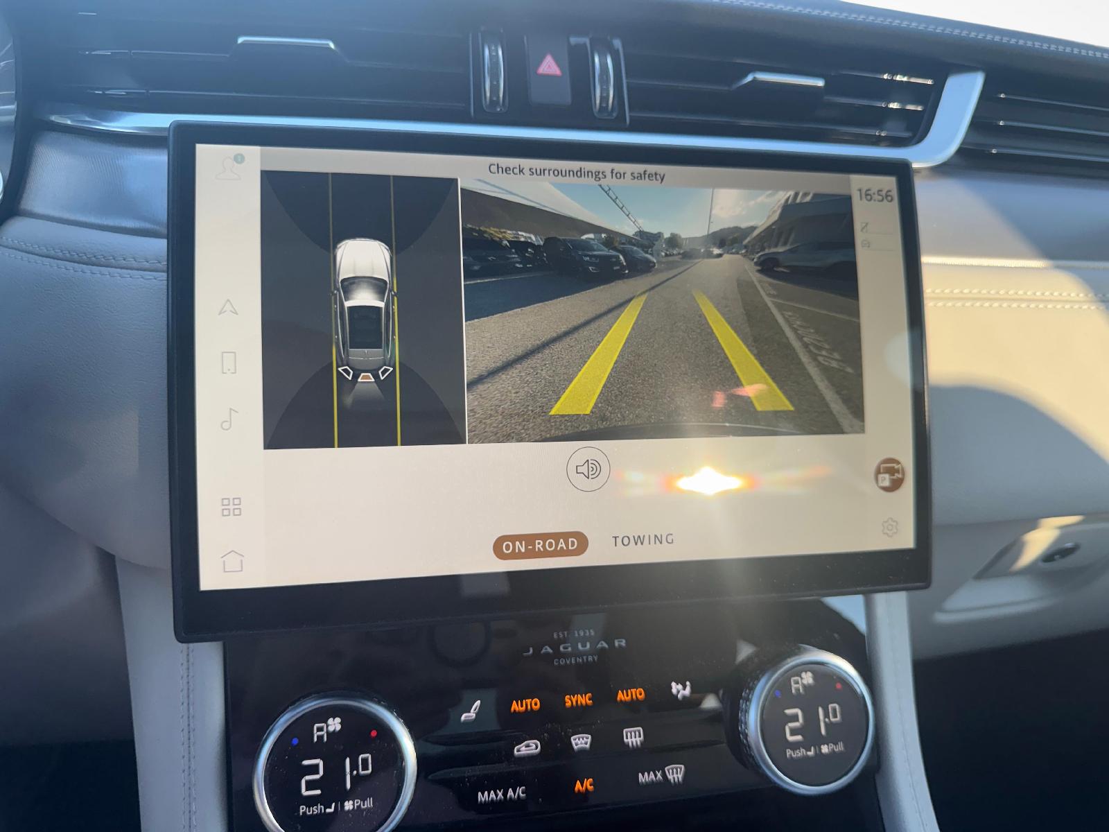 JAGUAR F-Pace 2.0 I4 250 R-Dynamic SE AWD-image-14