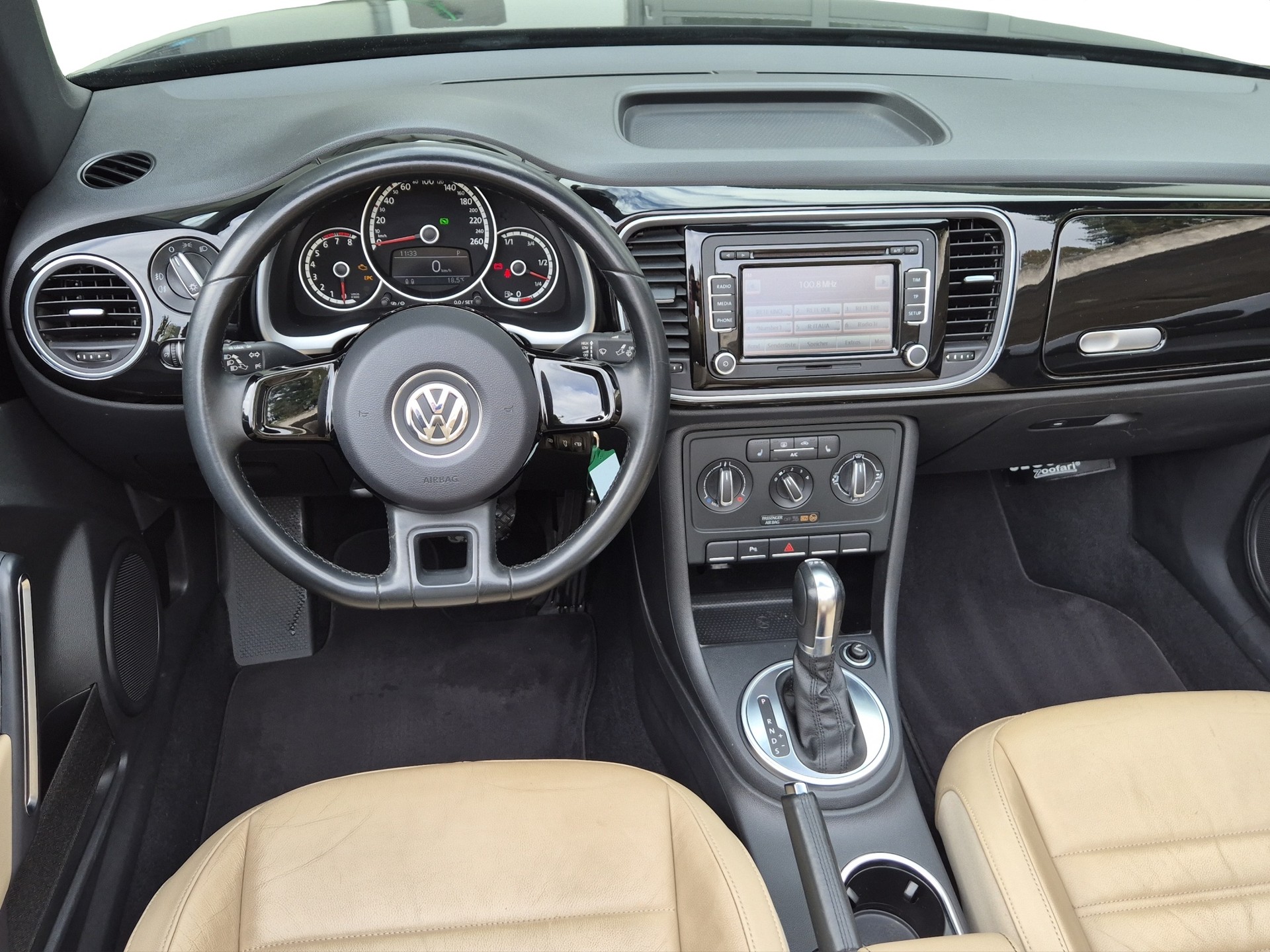 VW Beetle Cabrio 1.2 TSI Design DSG-image-9