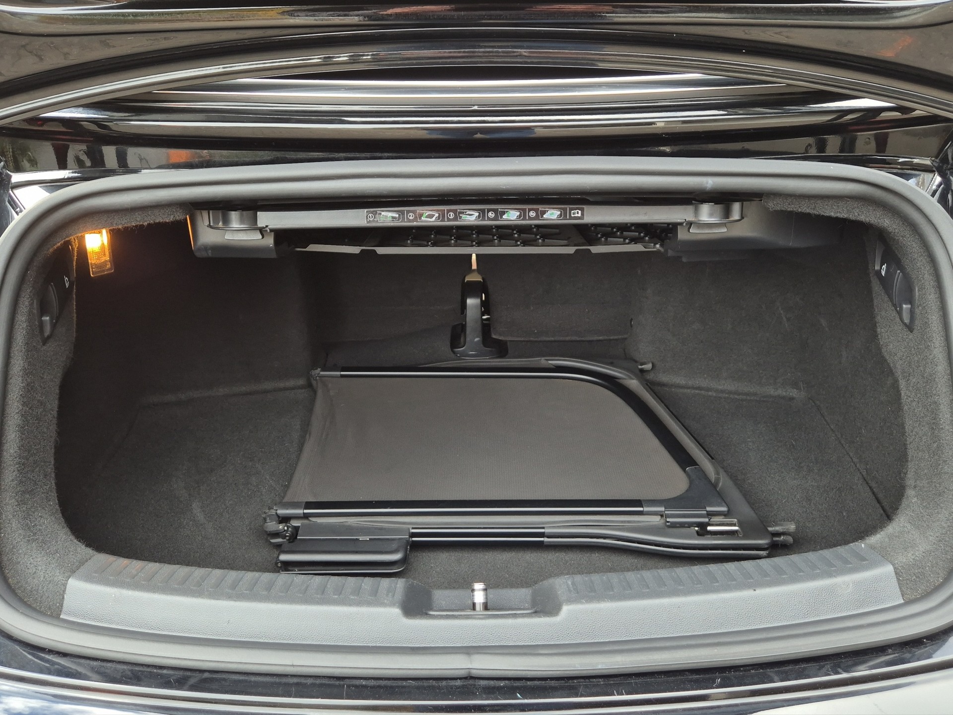 VW Beetle Cabrio 1.2 TSI Design DSG-image-12