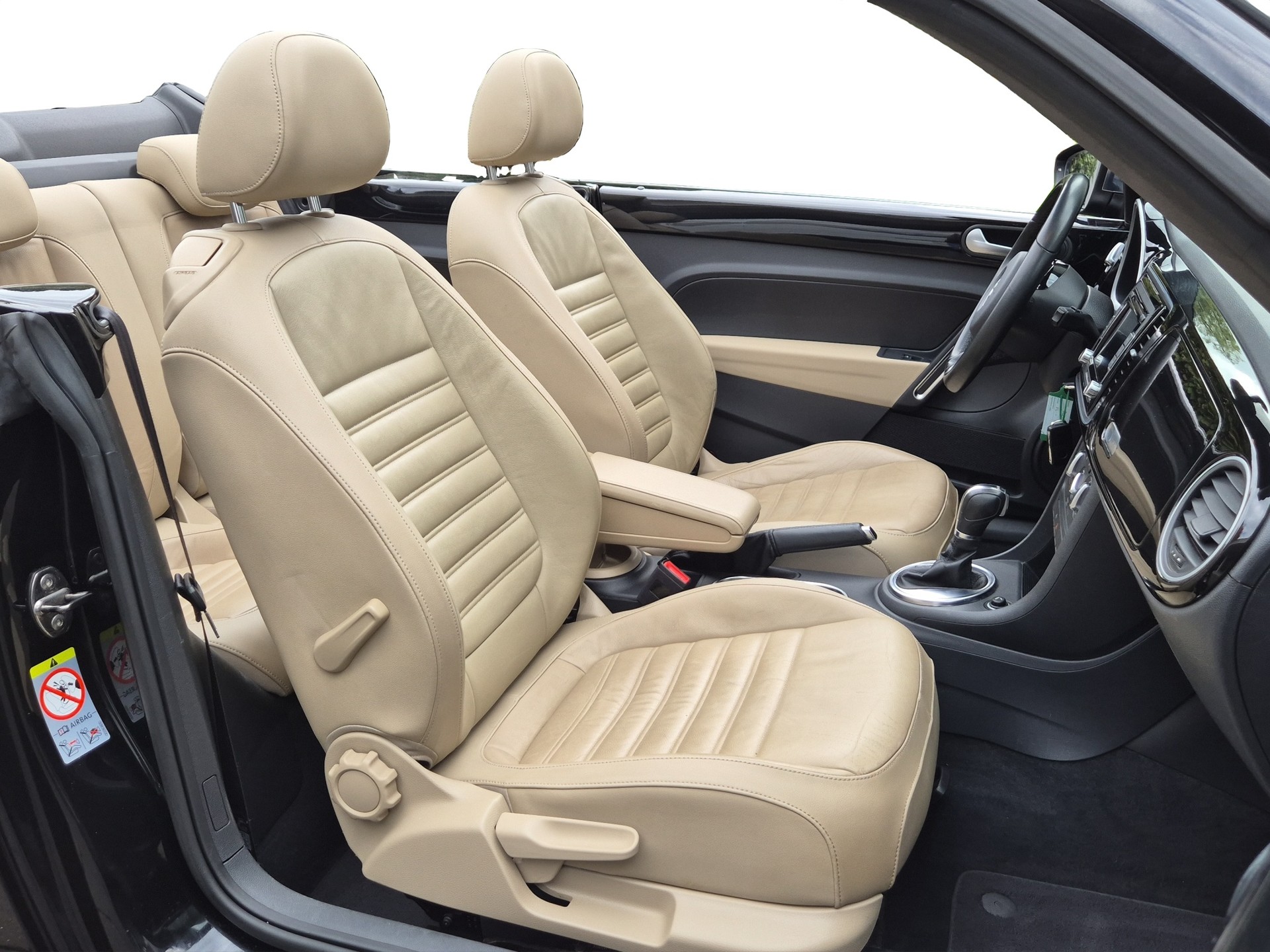 VW Beetle Cabrio 1.2 TSI Design DSG-image-11