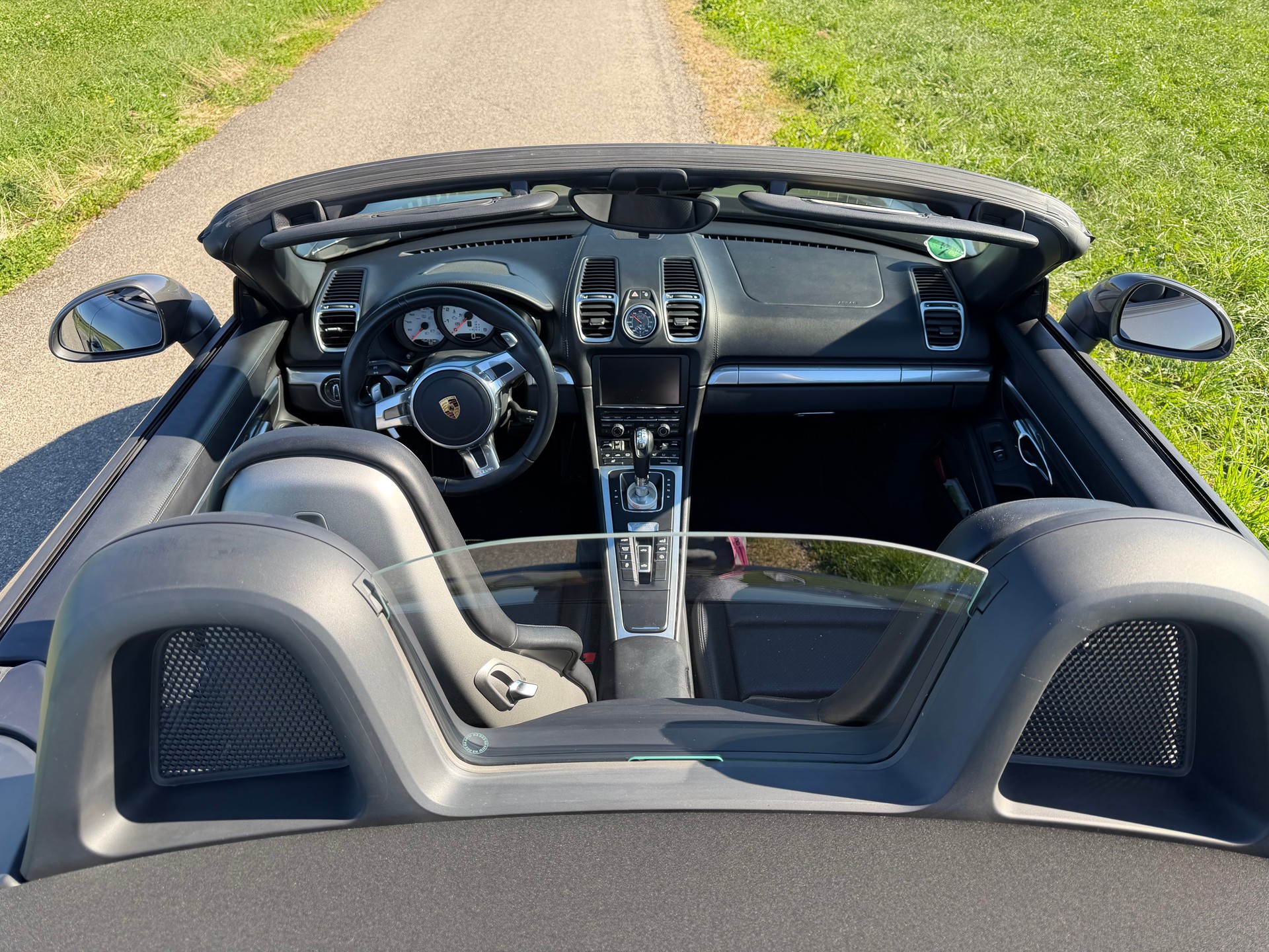 PORSCHE GTS-image-2