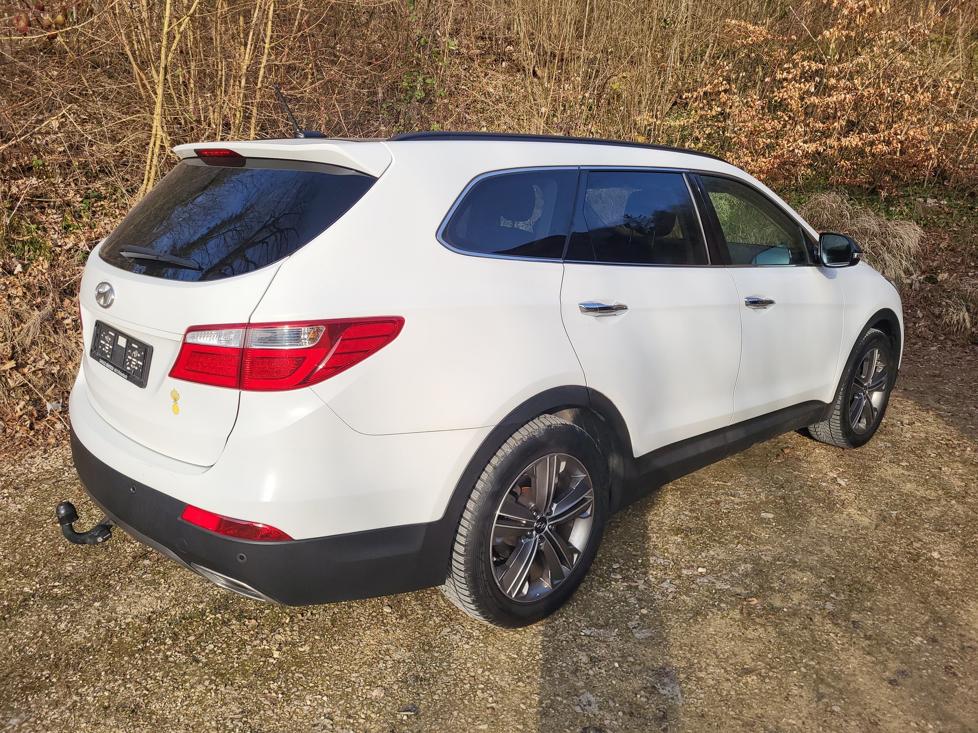 HYUNDAI GRAND SANTA FE-image-2