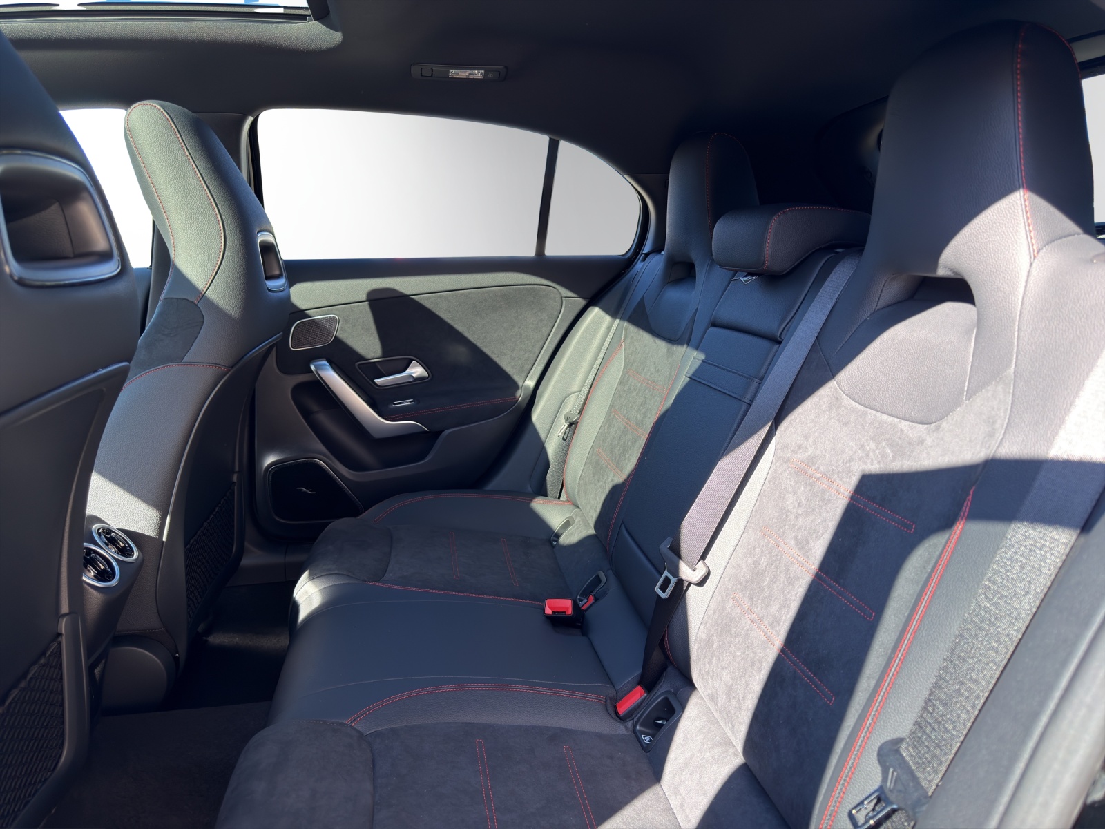 MERCEDES-BENZ A 250 4Matic 8G-DCT-image-10