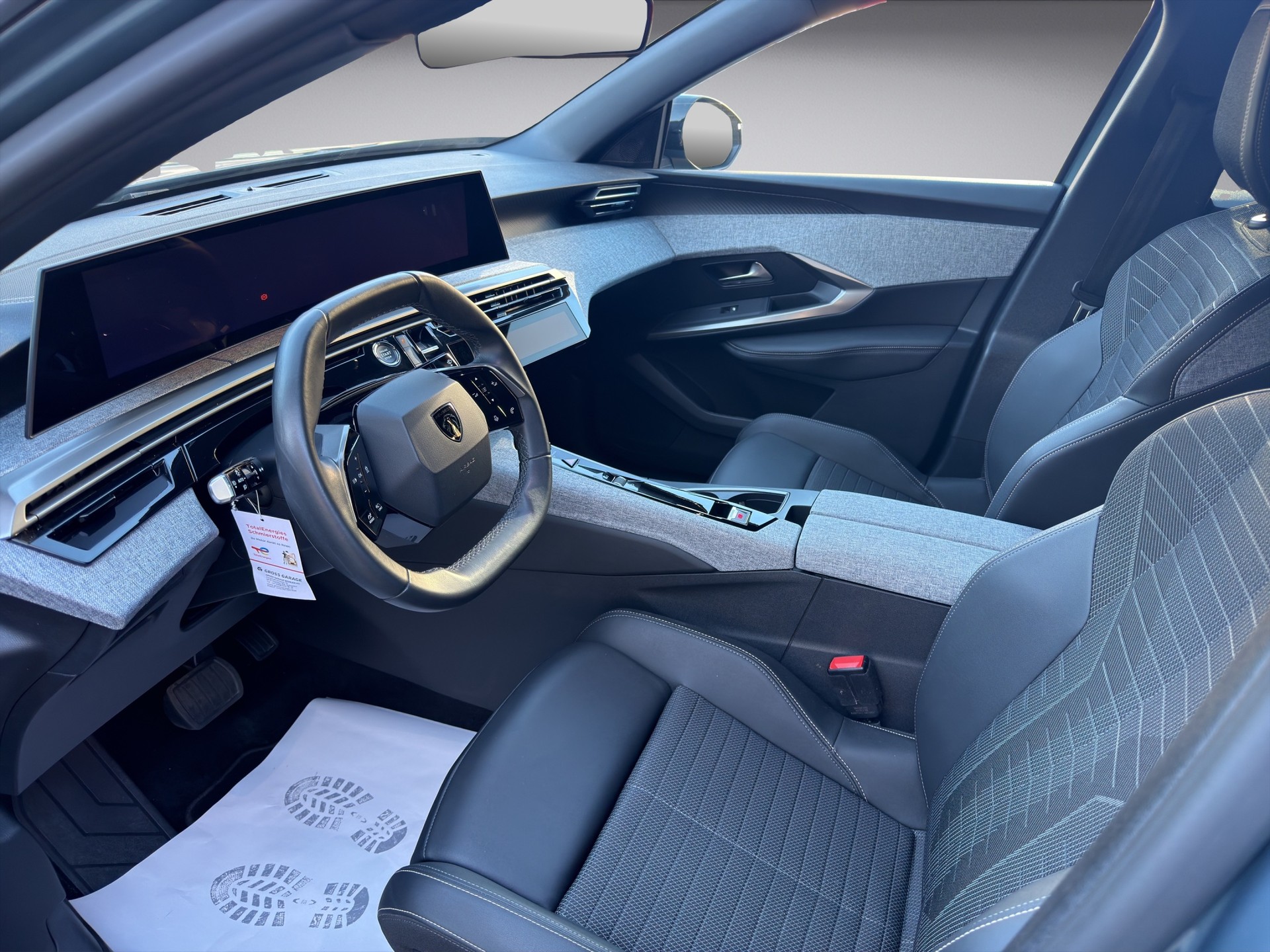 PEUGEOT 3008 145 e-DSC6 Hybrid Allure-image-8