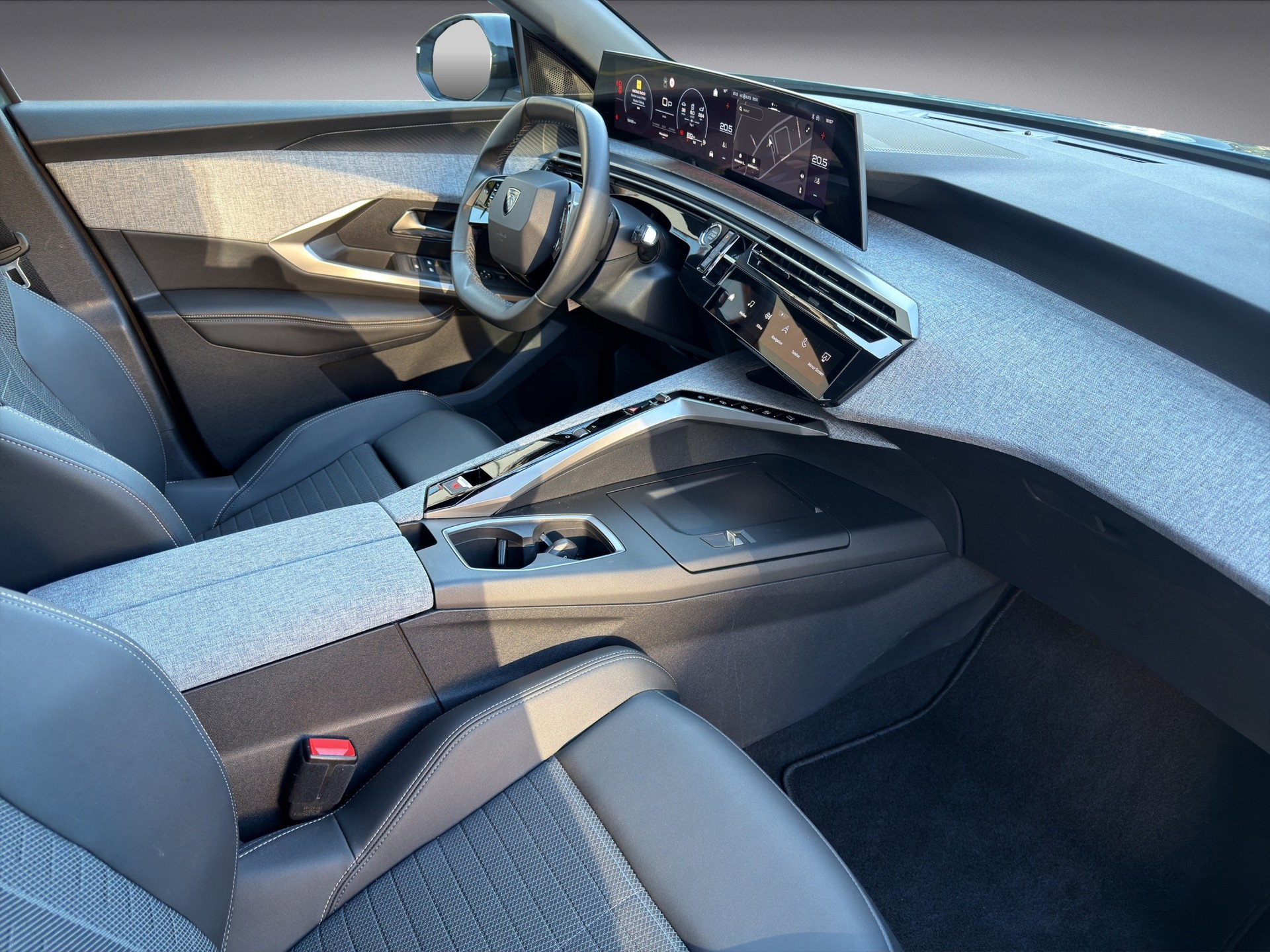 PEUGEOT 3008 145 e-DSC6 Hybrid Allure-image-11
