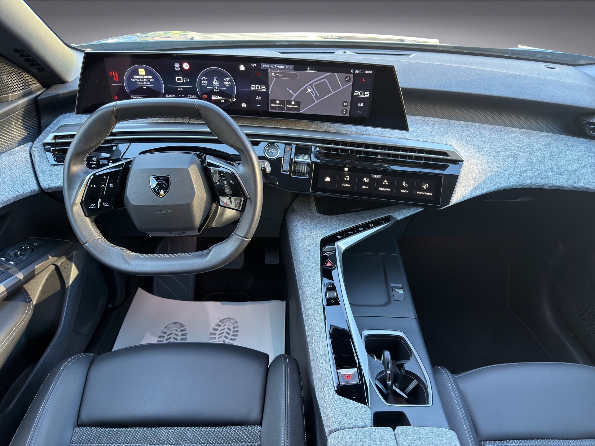 PEUGEOT 3008 145 e-DSC6 Hybrid Allure-image-9