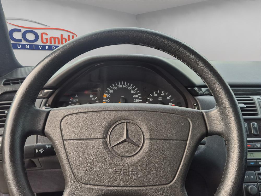 MERCEDES-BENZ E 320 Avantgarde Automatic-image-9