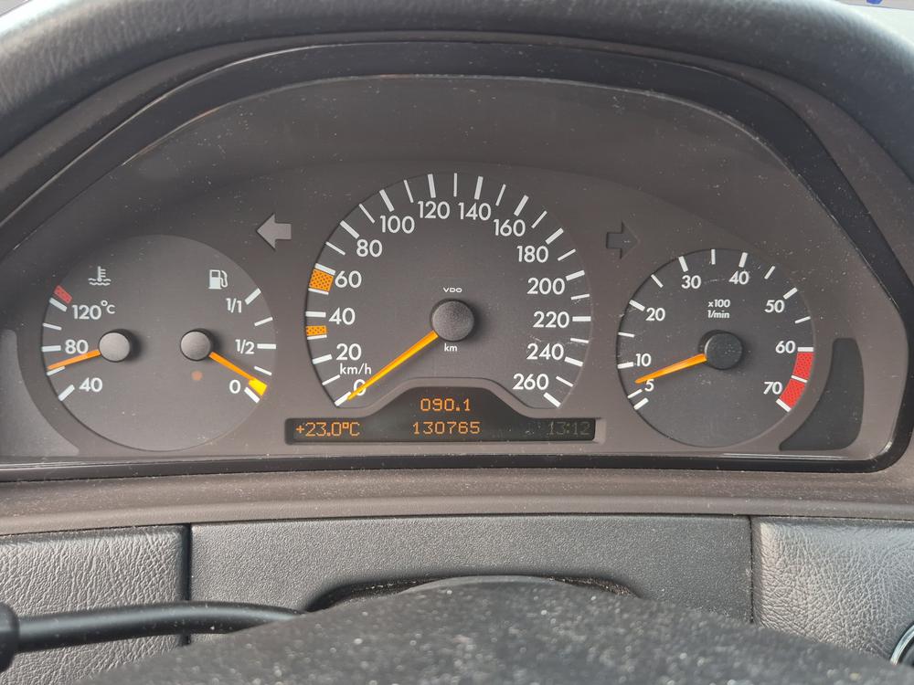 MERCEDES-BENZ E 320 Avantgarde Automatic-image-10