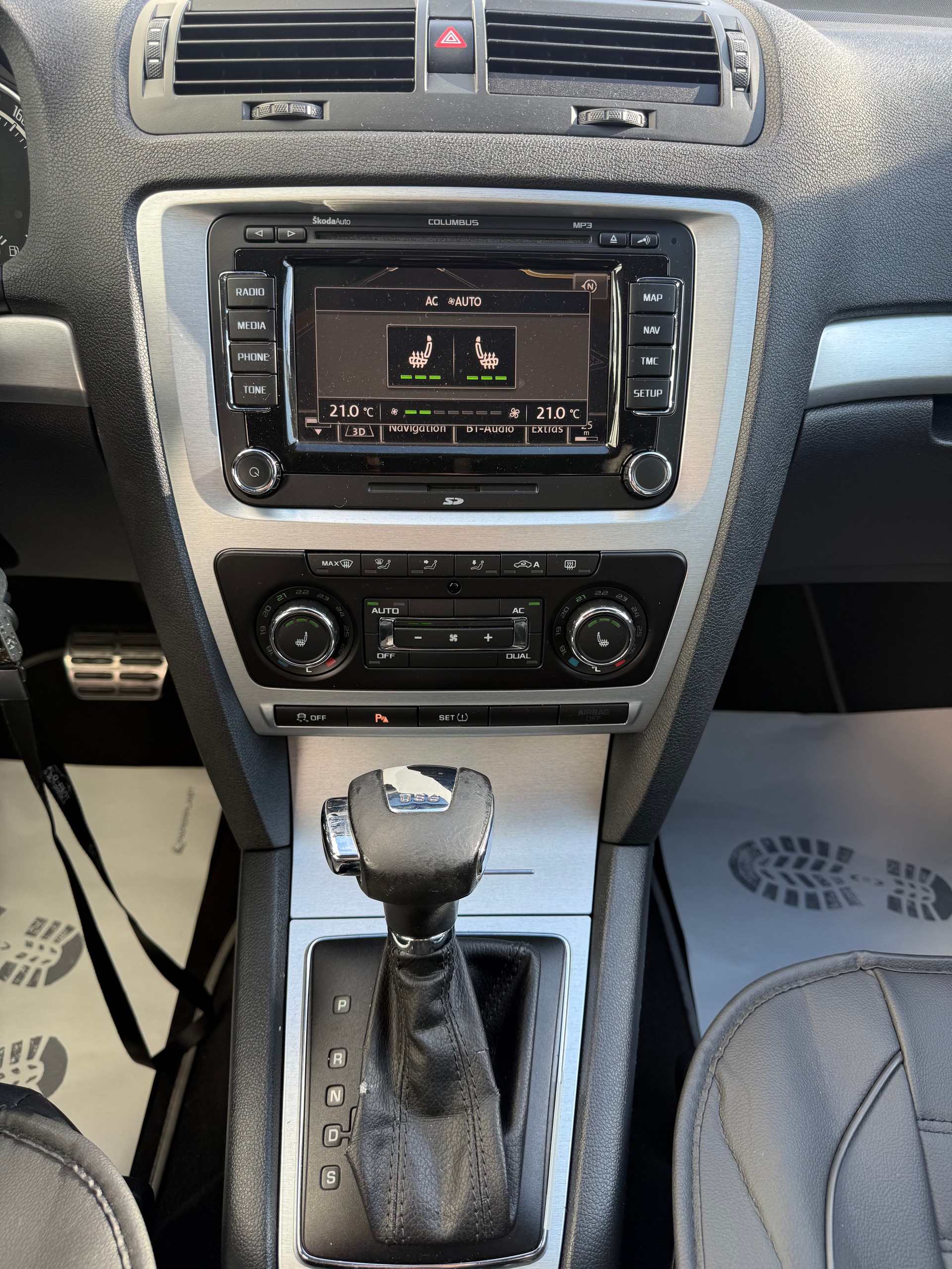 SKODA Octavia Combi 2.0 TDI RS DSG || Frisch ab MFK-image-9