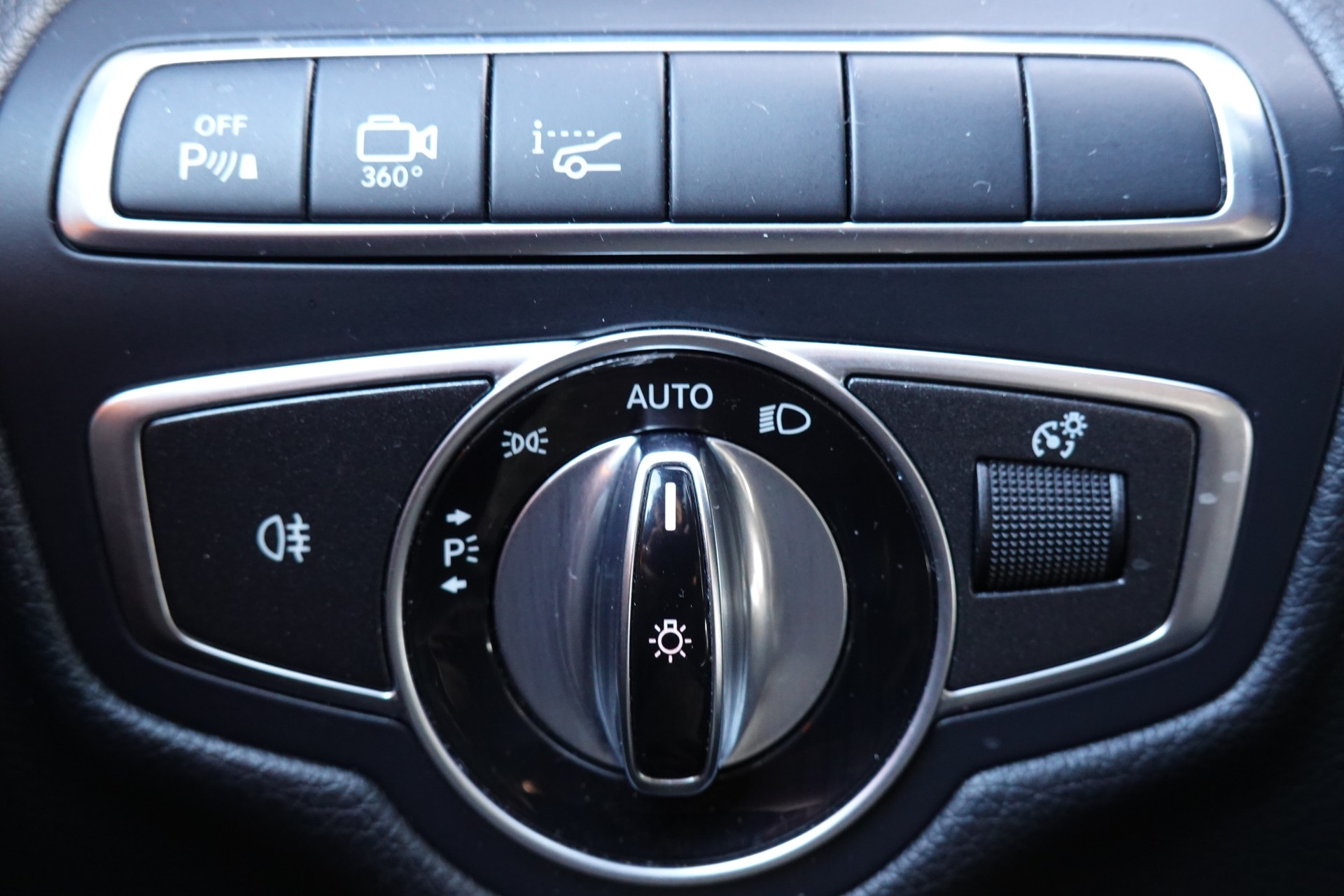 MERCEDES-BENZ GLC 250 AMG Line 4Matic "* CH Auto * Toit Ouvrant * Sièges Electriques+Chauffant * GPS * Lumière Ambiance * Volant chauffant *"-image-15
