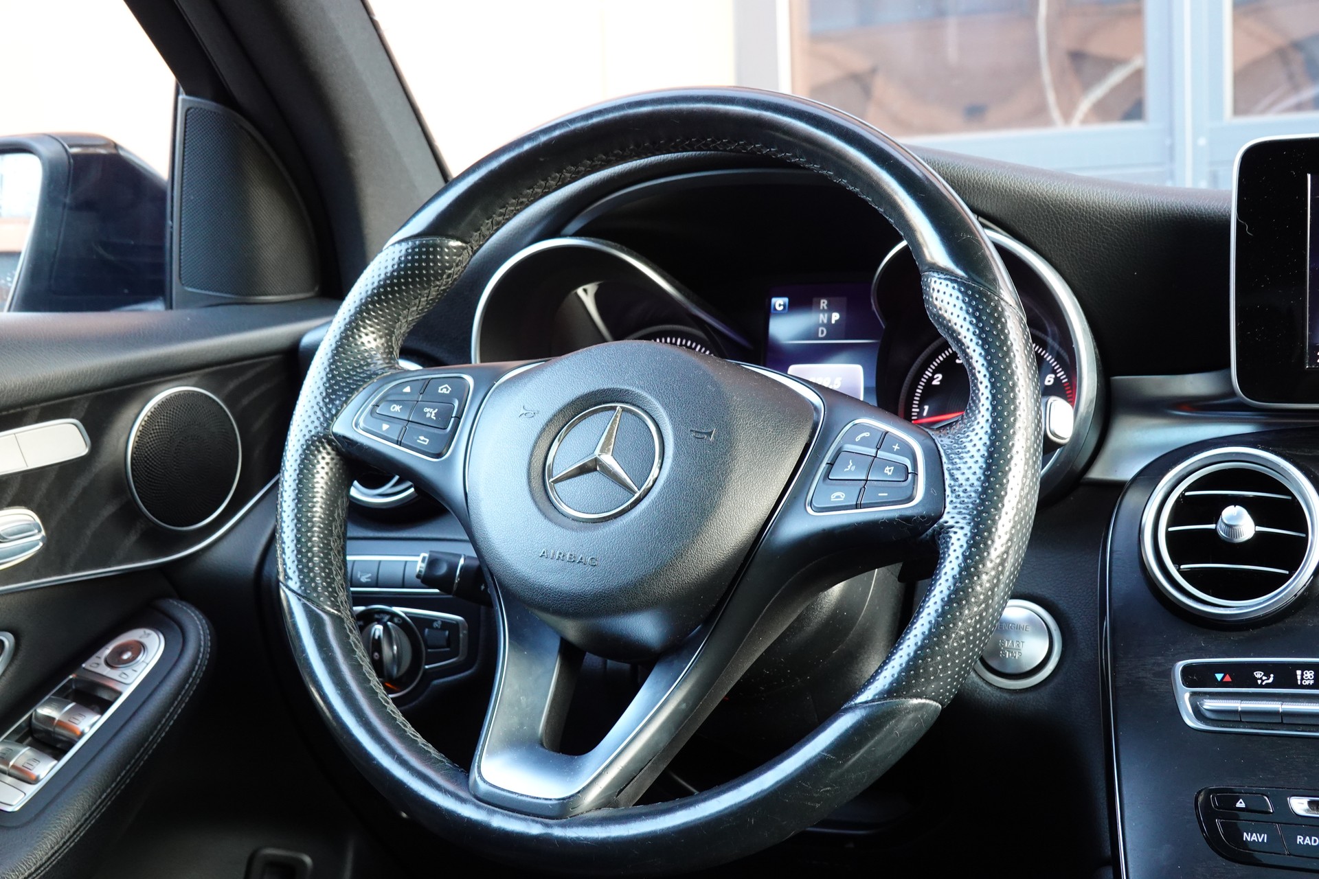 MERCEDES-BENZ GLC 250 AMG Line 4Matic "* CH Auto * Toit Ouvrant * Sièges Electriques+Chauffant * GPS * Lumière Ambiance * Volant chauffant *"-image-11