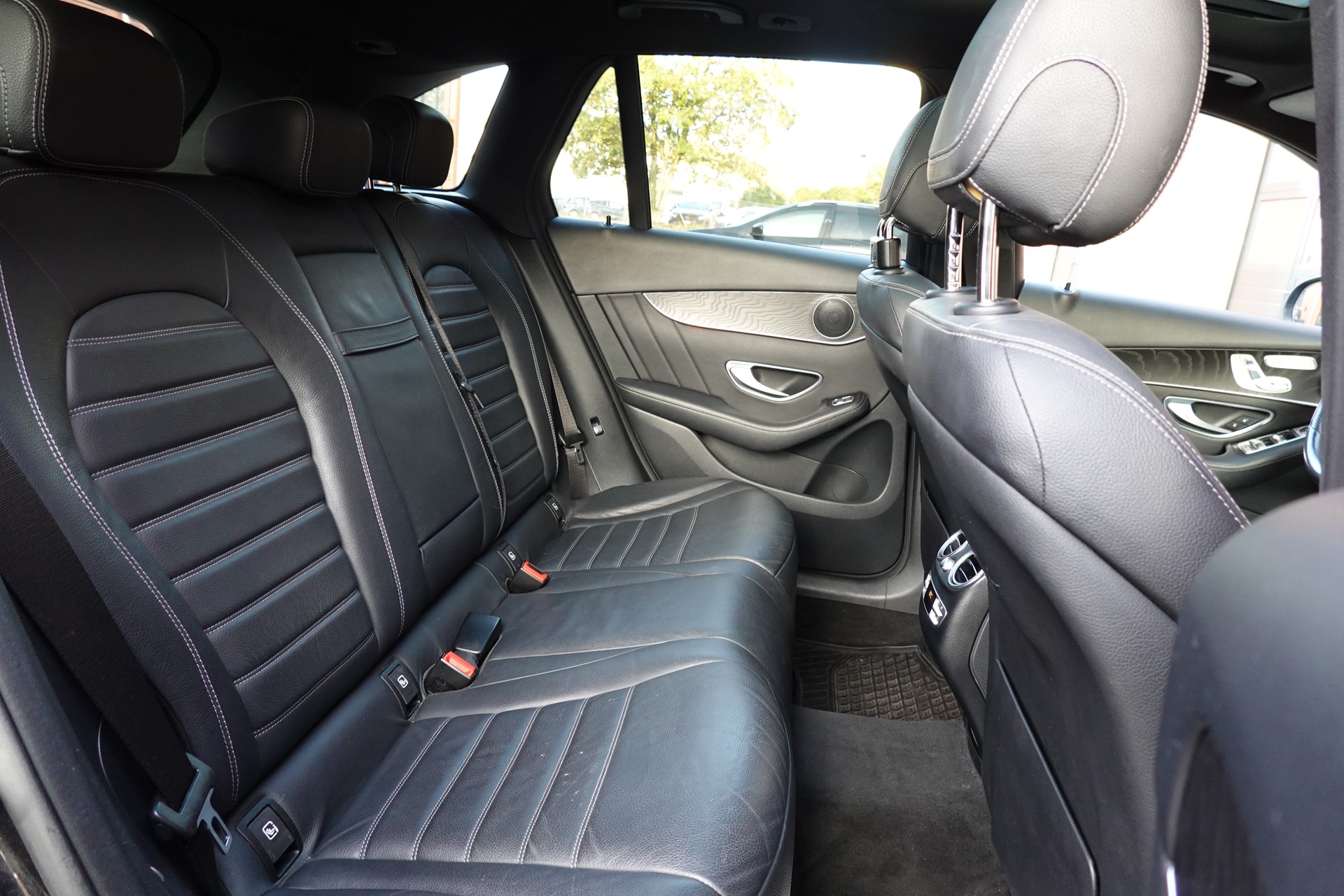 MERCEDES-BENZ GLC 250 AMG Line 4Matic "* CH Auto * Toit Ouvrant * Sièges Electriques+Chauffant * GPS * Lumière Ambiance * Volant chauffant *"-image-26