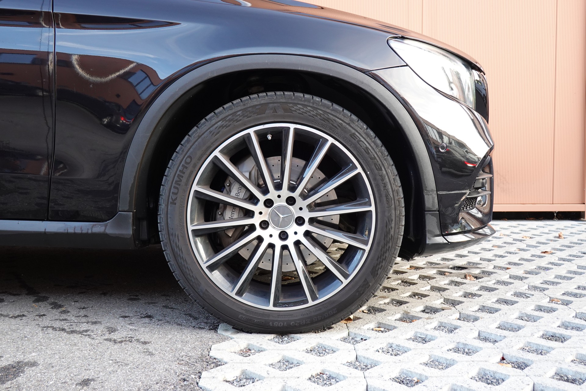 MERCEDES-BENZ GLC 250 AMG Line 4Matic "* CH Auto * Toit Ouvrant * Sièges Electriques+Chauffant * GPS * Lumière Ambiance * Volant chauffant *"-image-4