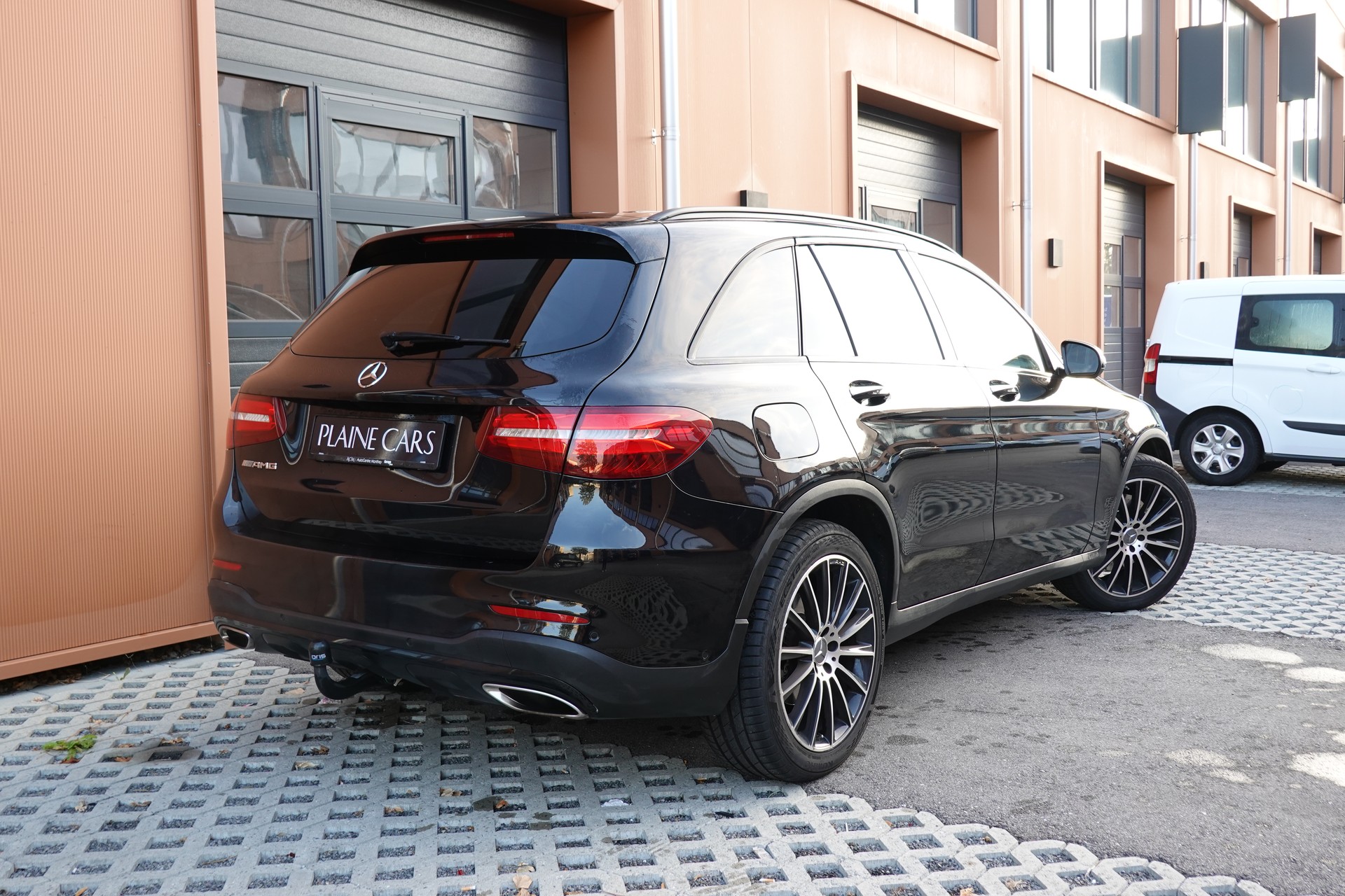 MERCEDES-BENZ GLC 250 AMG Line 4Matic "* CH Auto * Toit Ouvrant * Sièges Electriques+Chauffant * GPS * Lumière Ambiance * Volant chauffant *"-image-6