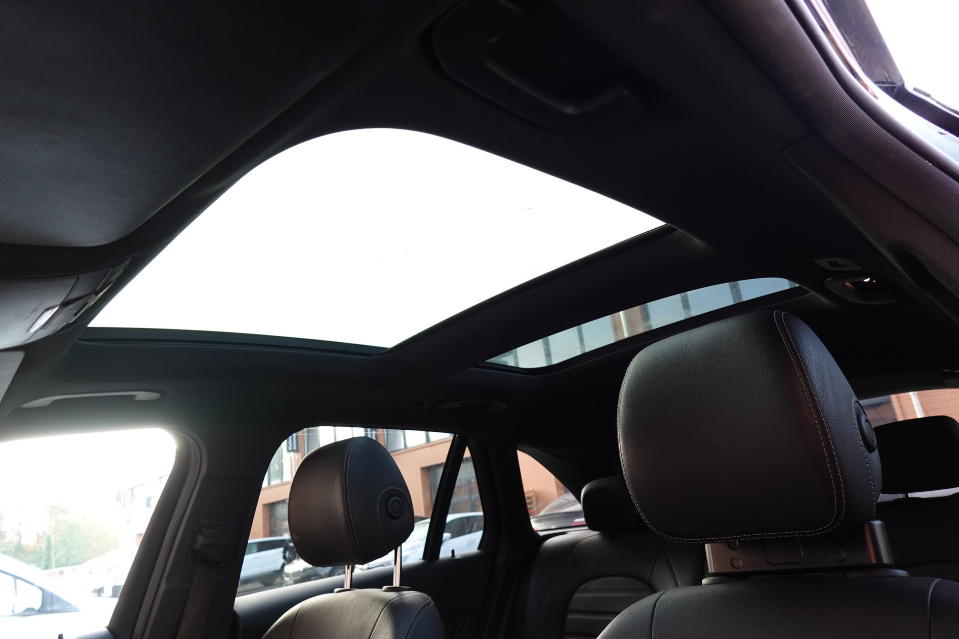 MERCEDES-BENZ GLC 250 AMG Line 4Matic "* CH Auto * Toit Ouvrant * Sièges Electriques+Chauffant * GPS * Lumière Ambiance * Volant chauffant *"-image-22