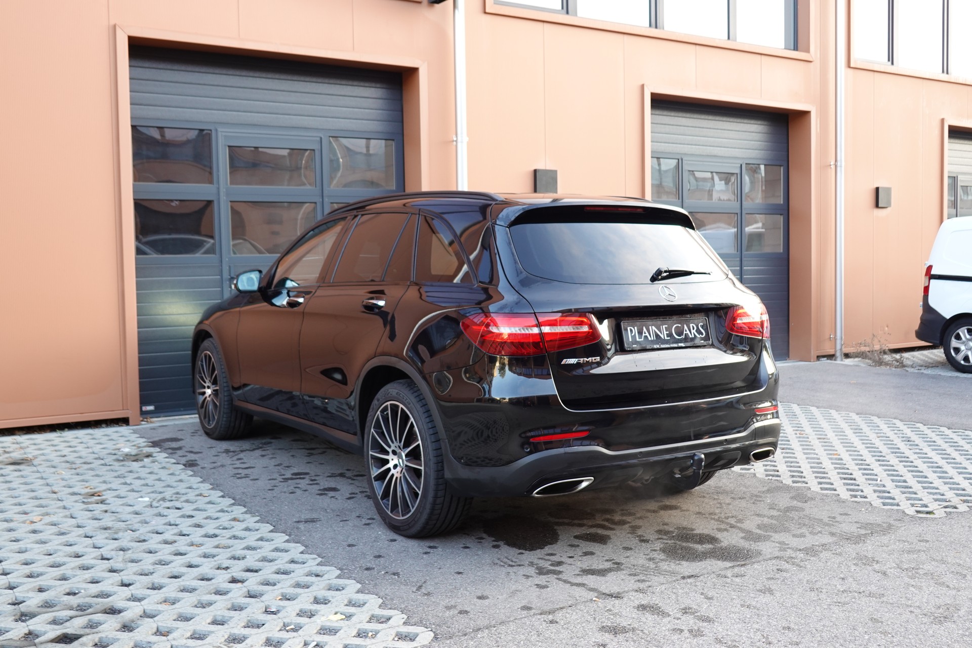MERCEDES-BENZ GLC 250 AMG Line 4Matic "* CH Auto * Toit Ouvrant * Sièges Electriques+Chauffant * GPS * Lumière Ambiance * Volant chauffant *"-image-9