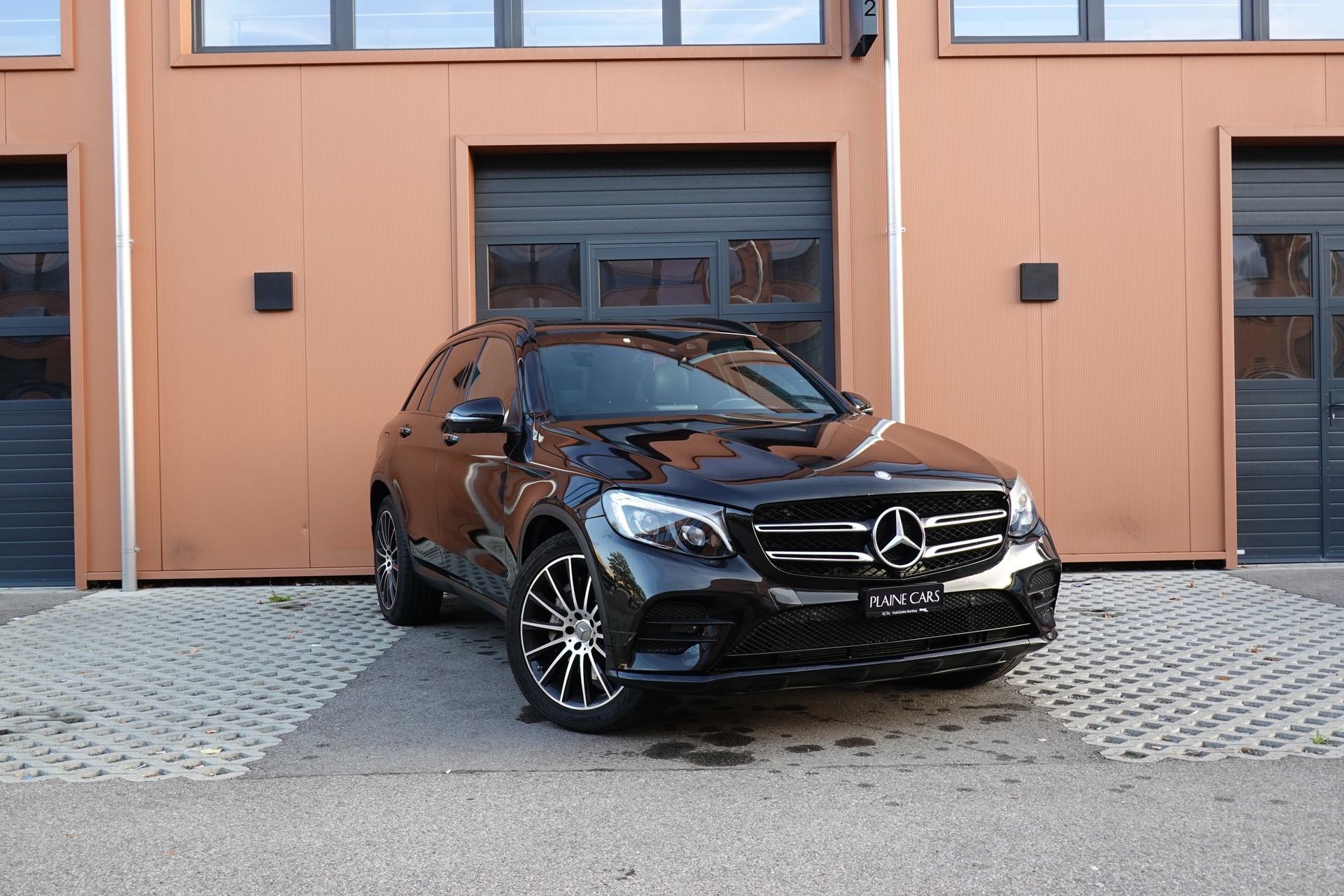 MERCEDES-BENZ GLC 250 AMG Line 4Matic "* CH Auto * Toit Ouvrant * Sièges Electriques+Chauffant * GPS * Lumière Ambiance * Volant chauffant *"-image-0
