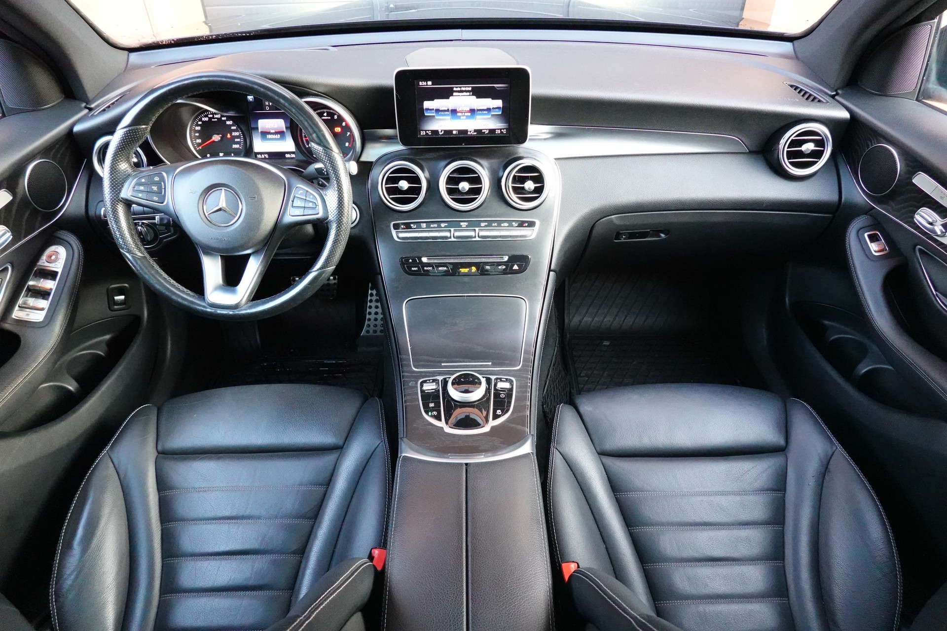 MERCEDES-BENZ GLC 250 AMG Line 4Matic "* CH Auto * Toit Ouvrant * Sièges Electriques+Chauffant * GPS * Lumière Ambiance * Volant chauffant *"-image-10