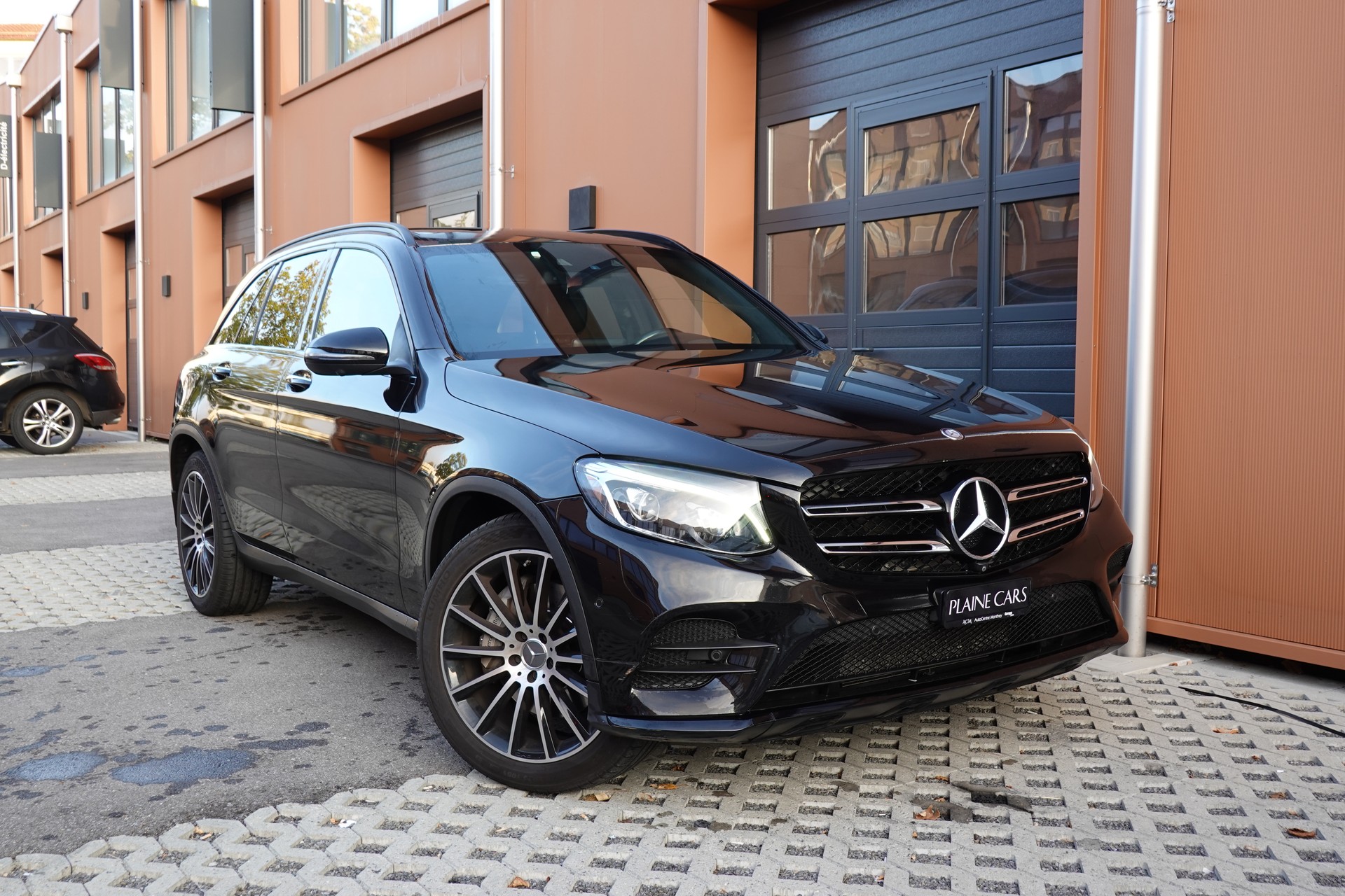 MERCEDES-BENZ GLC 250 AMG Line 4Matic "* CH Auto * Toit Ouvrant * Sièges Electriques+Chauffant * GPS * Lumière Ambiance * Volant chauffant *"-image-5