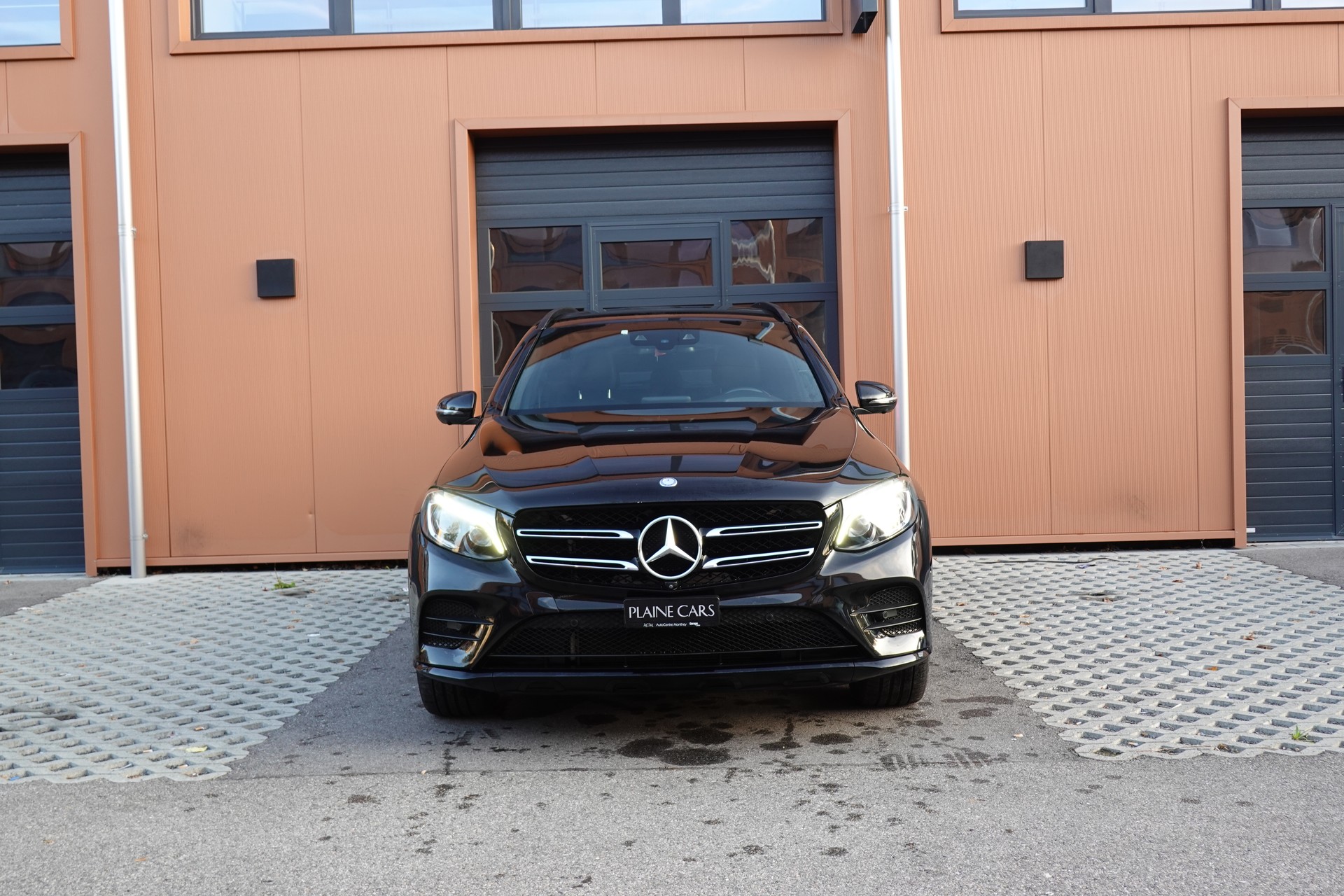 MERCEDES-BENZ GLC 250 AMG Line 4Matic "* CH Auto * Toit Ouvrant * Sièges Electriques+Chauffant * GPS * Lumière Ambiance * Volant chauffant *"-image-1