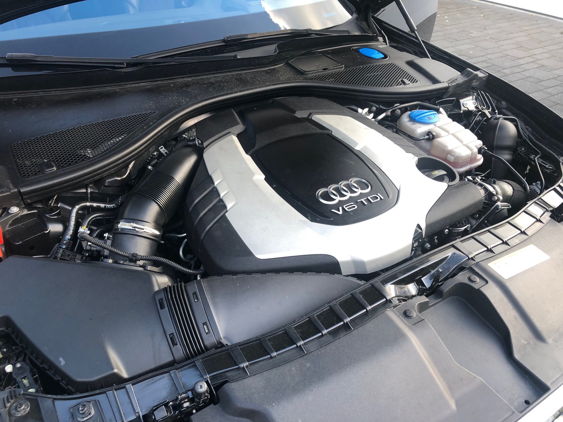 AUDI 3.0 V6 TDI 320 quattro-image-8