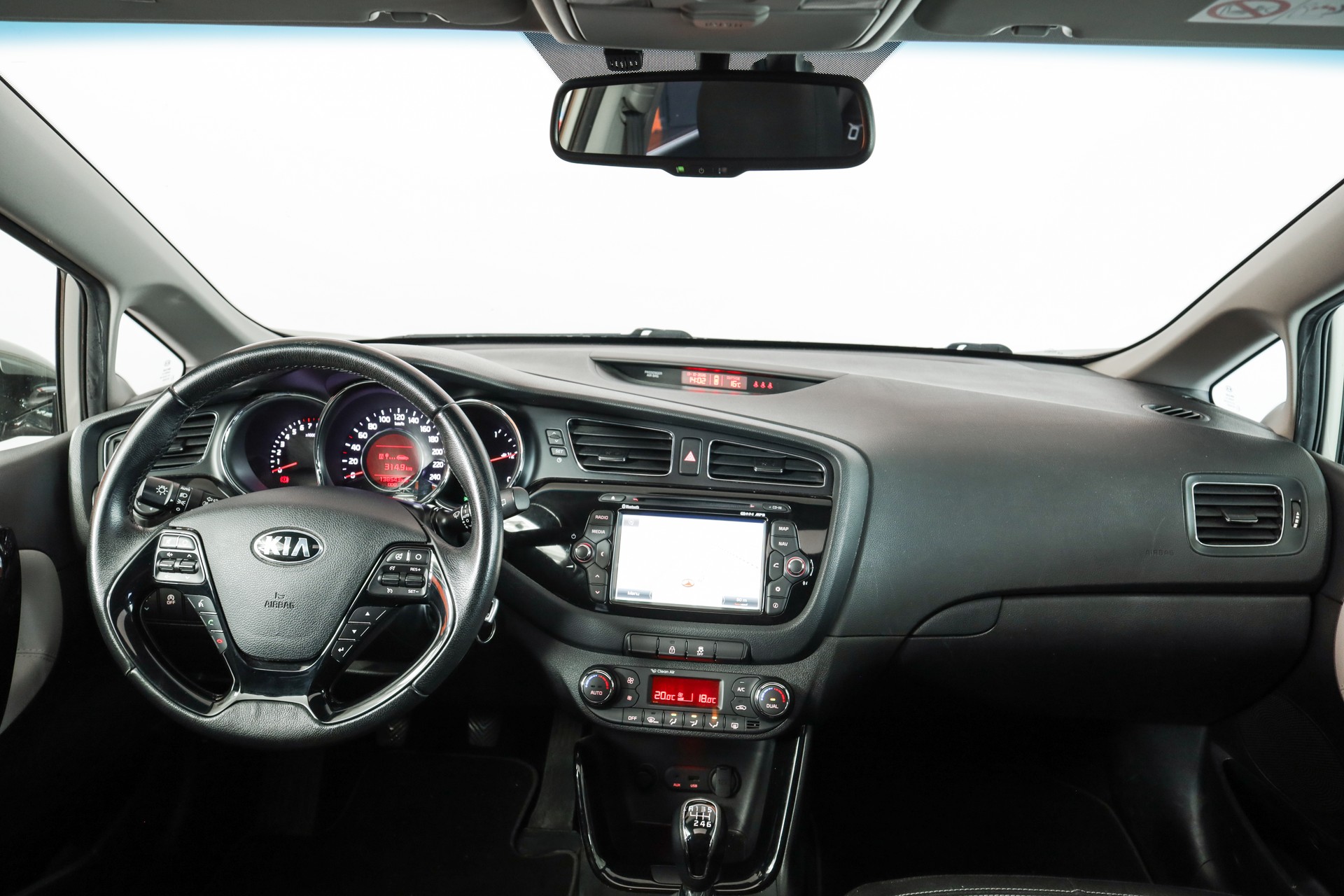 KIA Cee'd Sportswagon 1.6 GDi Style • Véhicule suisse • Toit panoramique • Navigation caméra-image-10