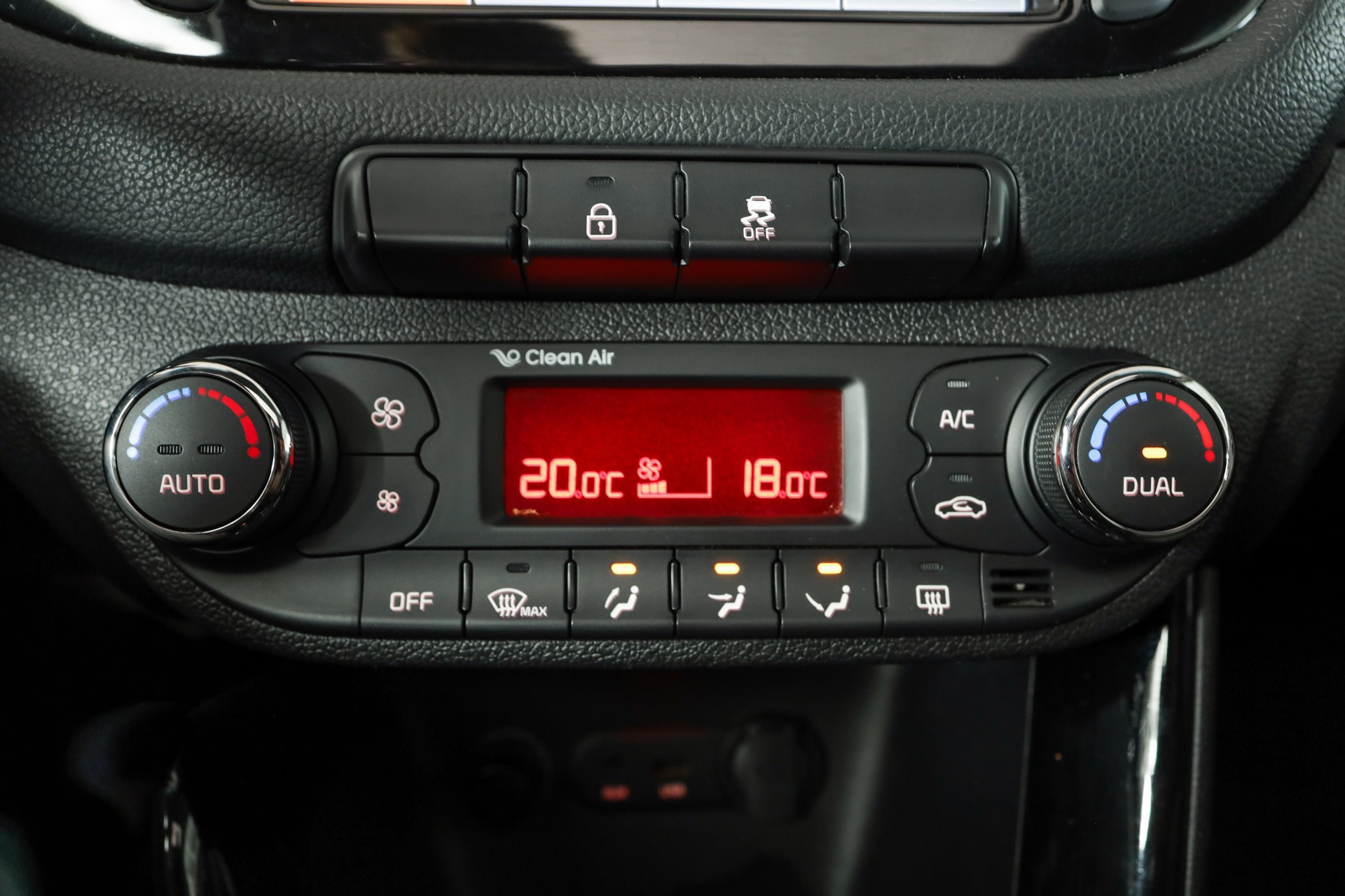 KIA Cee'd Sportswagon 1.6 GDi Style • Véhicule suisse • Toit panoramique • Navigation caméra-image-19