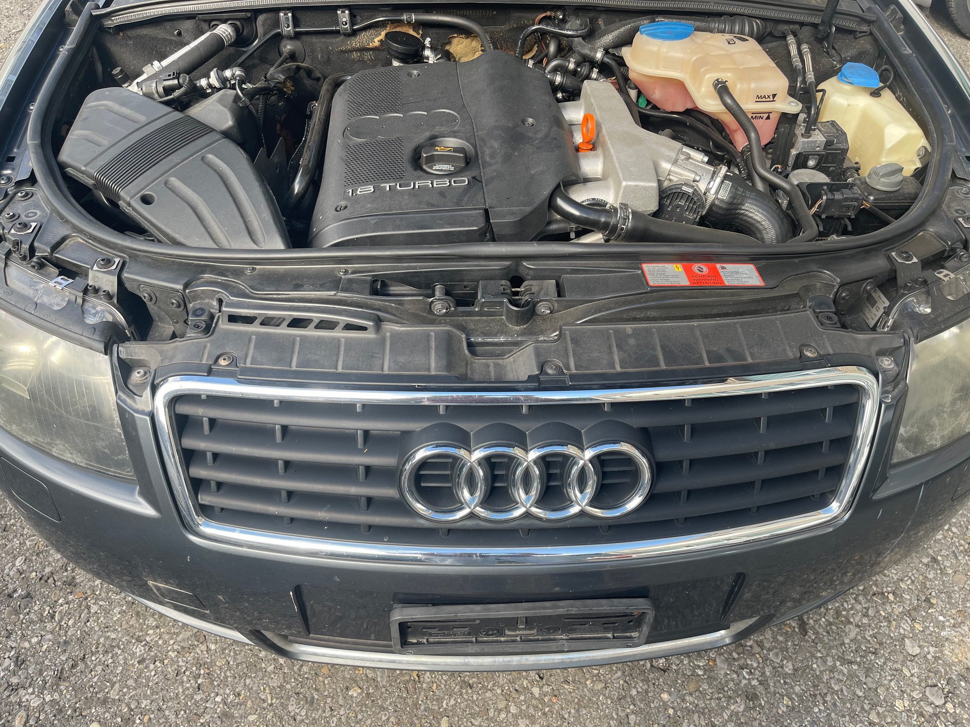 AUDI A4 Cabriolet 1.8 Turbo-image-10