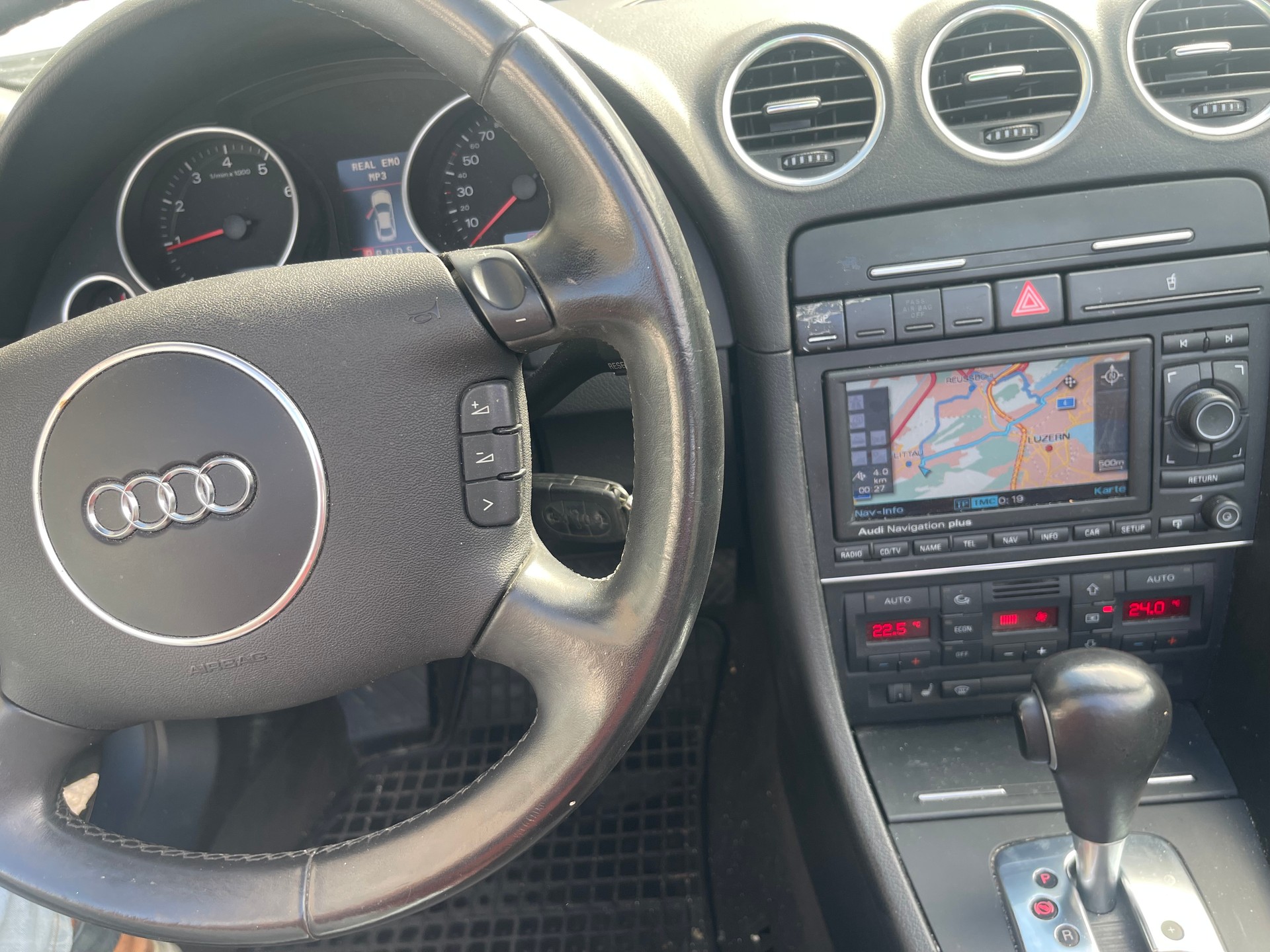 AUDI A4 Cabriolet 1.8 Turbo-image-4