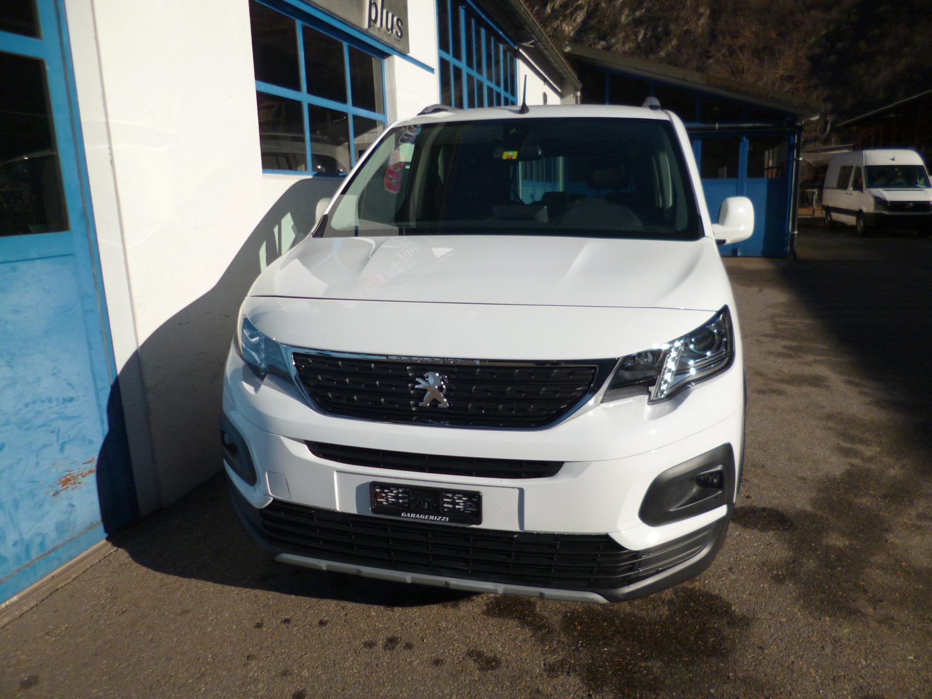 PEUGEOT Rifter Long 1.2 PureTech 7PL Allure EAT8-image-0