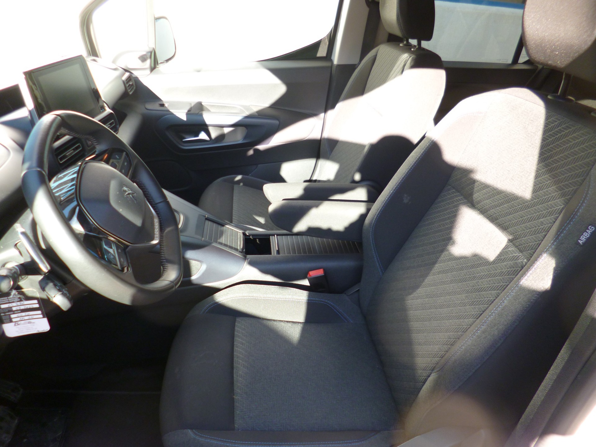 PEUGEOT Rifter Long 1.2 PureTech 7PL Allure EAT8-image-3