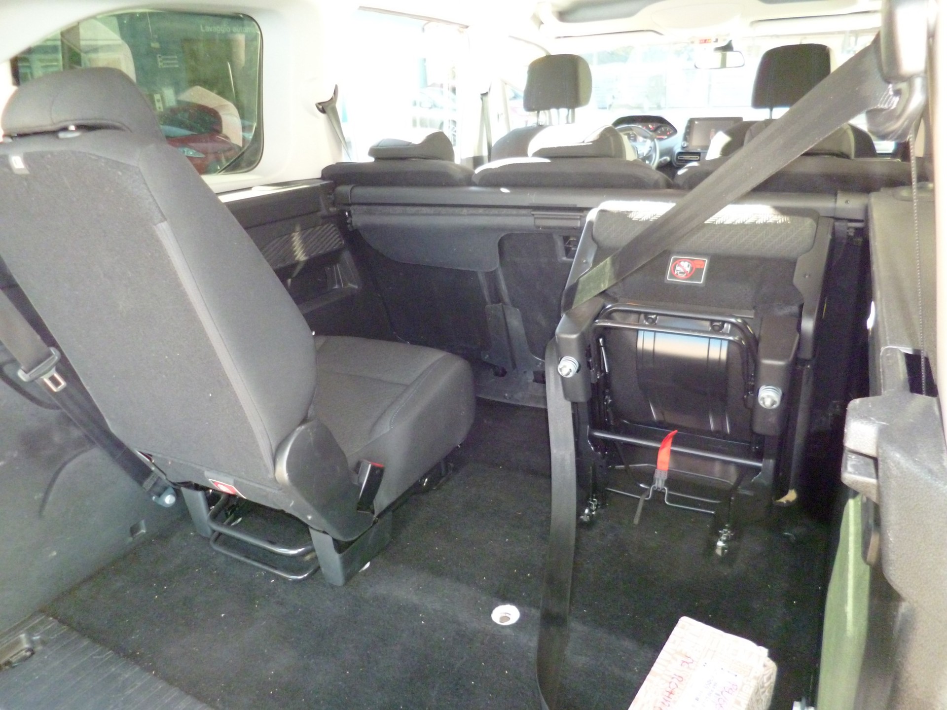 PEUGEOT Rifter Long 1.2 PureTech 7PL Allure EAT8-image-5