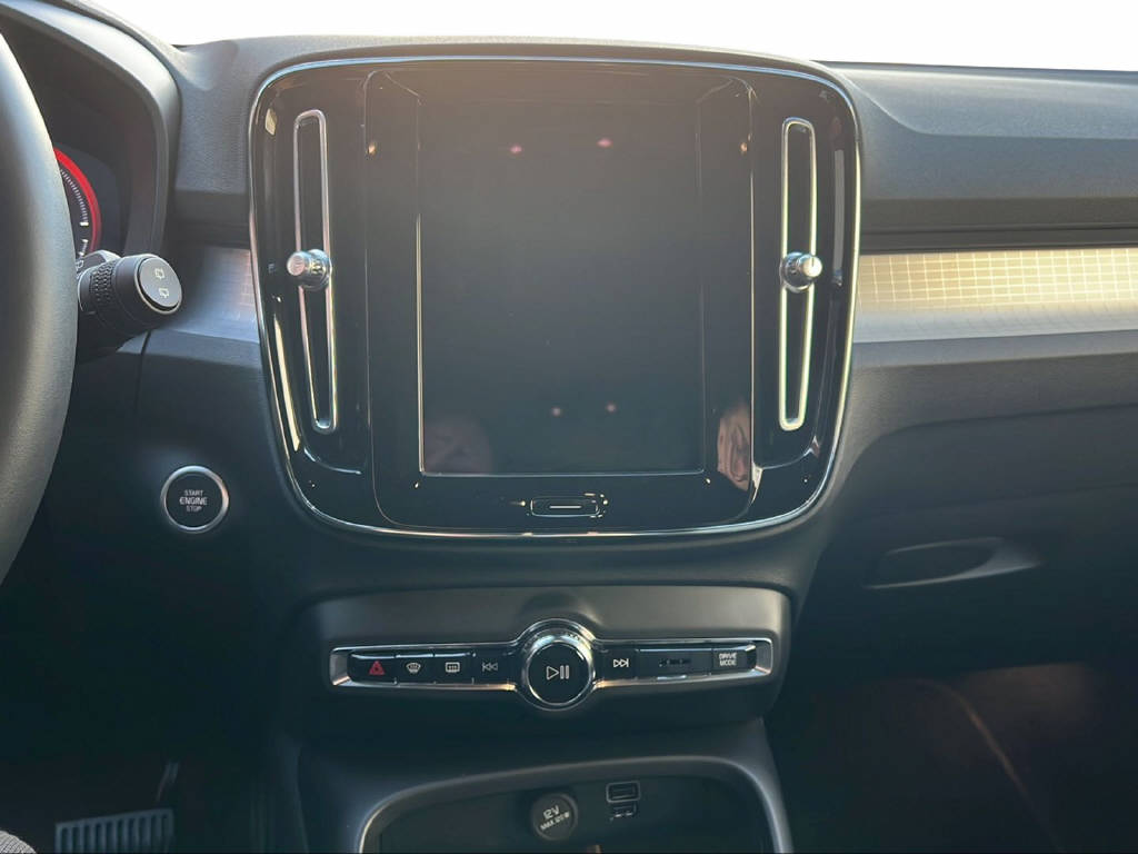 VOLVO XC40 1.5 T4 PiH Plus Dark-image-12
