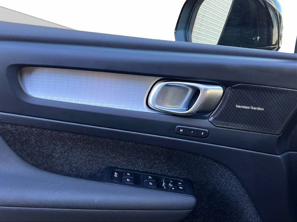 VOLVO XC40 1.5 T4 PiH Plus Dark-image-9