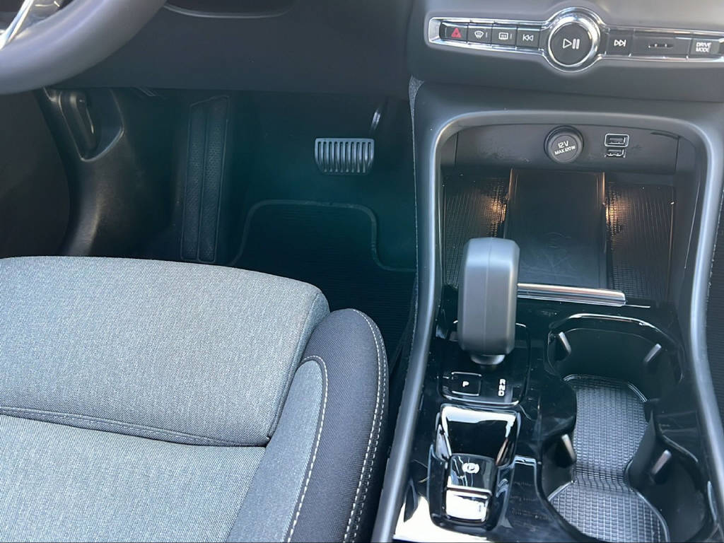 VOLVO XC40 1.5 T4 PiH Plus Dark-image-13