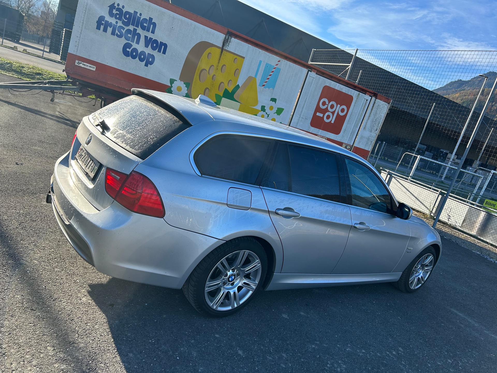 BMW 325i xDrive Touring Steptronic-image-2