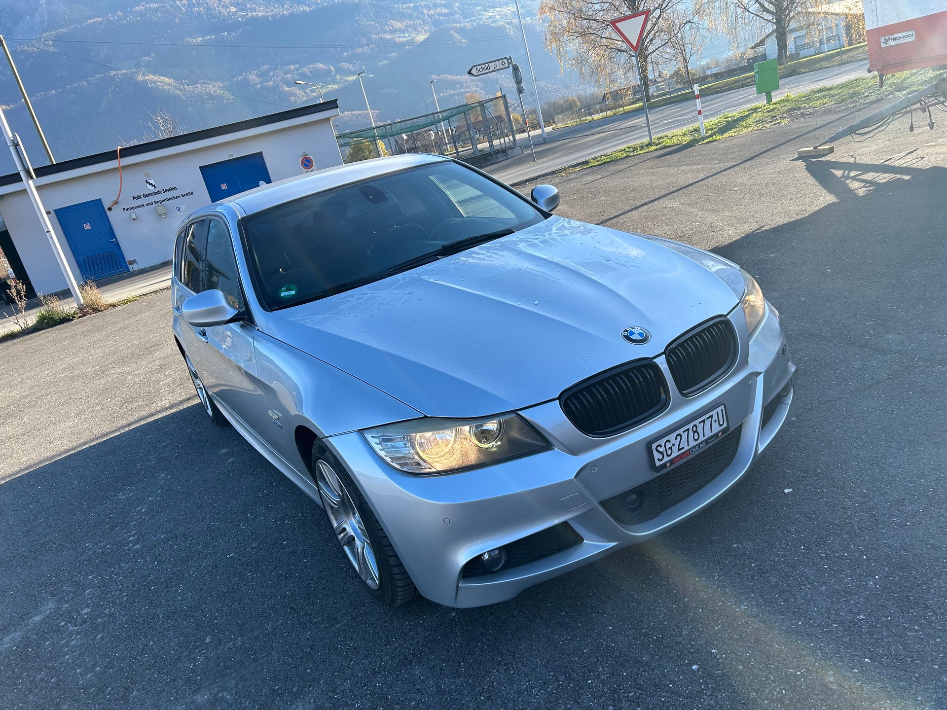 BMW 325i xDrive Touring Steptronic-image-1