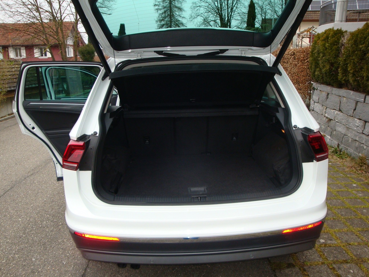 VW Tiguan 2.0 TDI SCR Highline 4Motion DSG-image-9