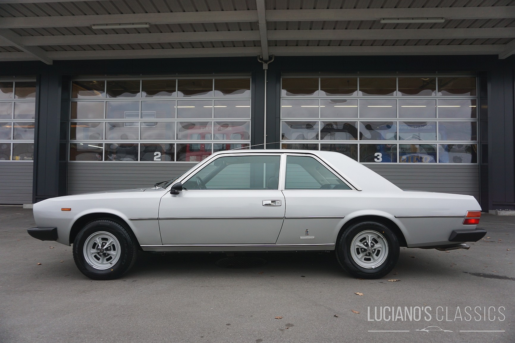 FIAT 130 Coupé-image-1