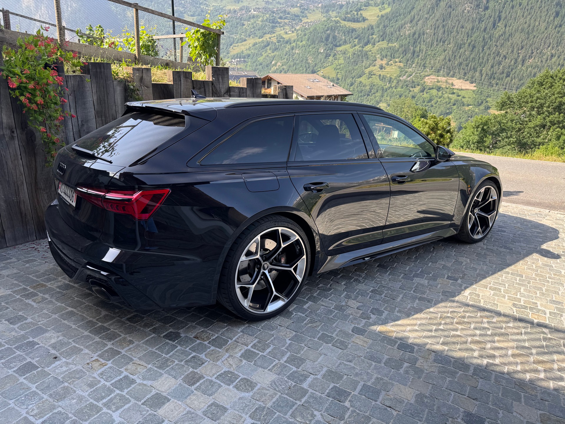 AUDI RS6 Performance-image-1