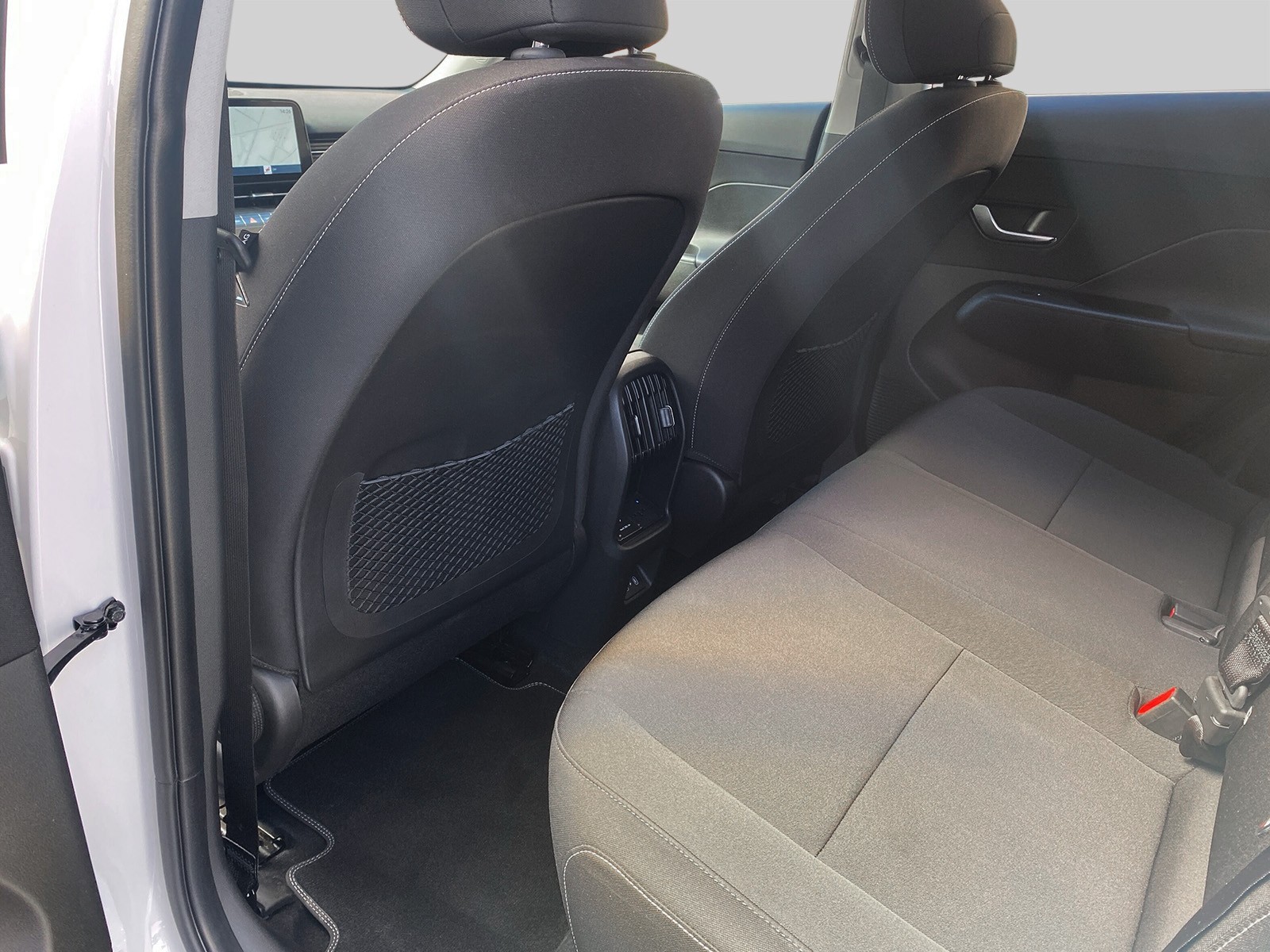 HYUNDAI Kona EV 65.4 kWh Origo-image-14