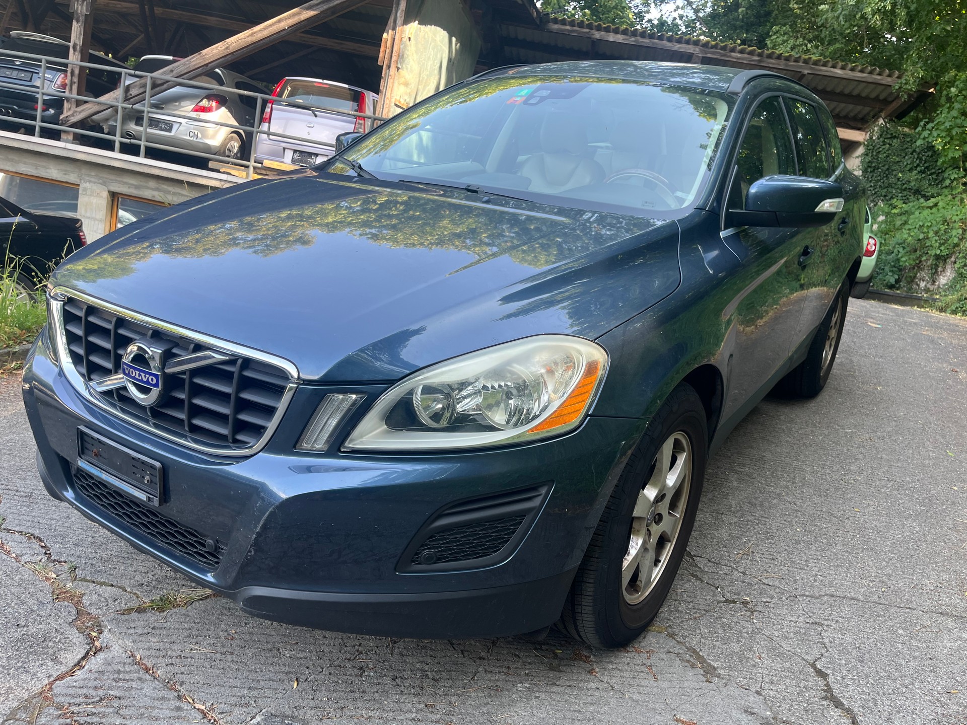 VOLVO XC60 2.0T Momentum Powershift-image-1