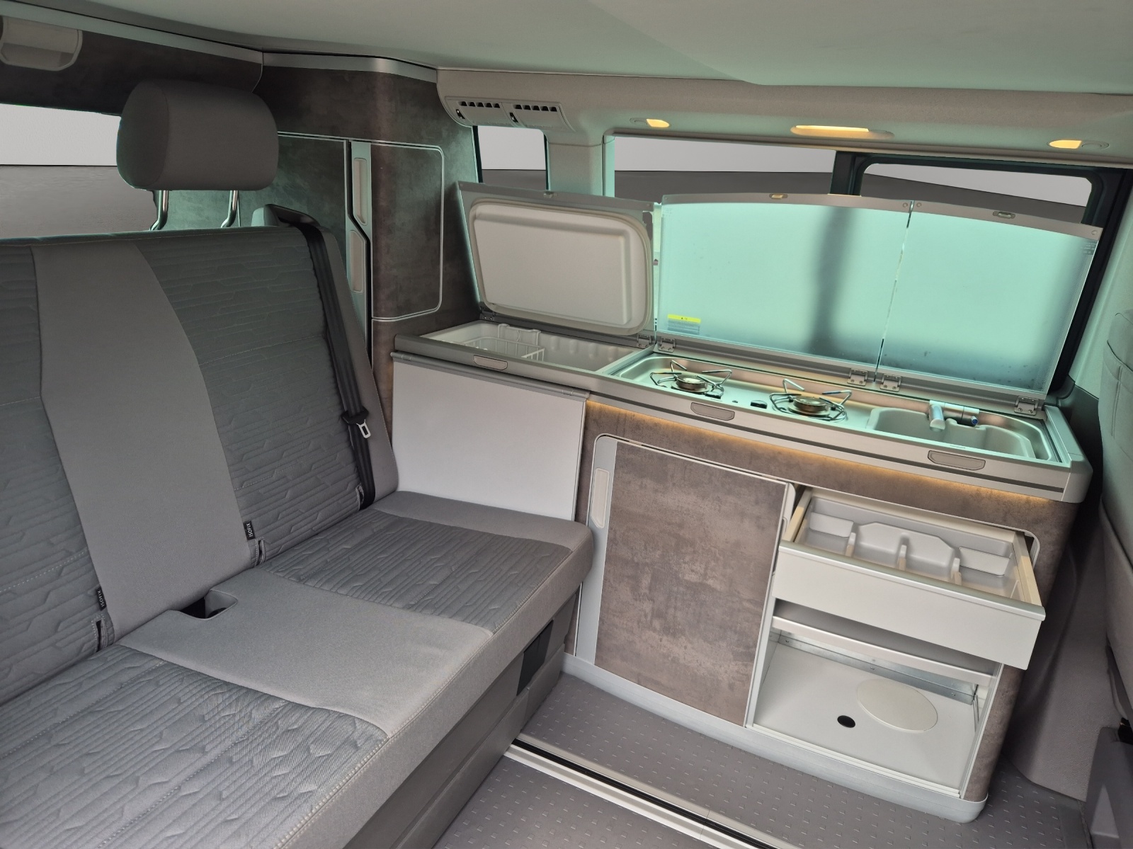 VW T6.1 California 2.0 TDI Ocean Liberty 4 Motion DSG-image-8