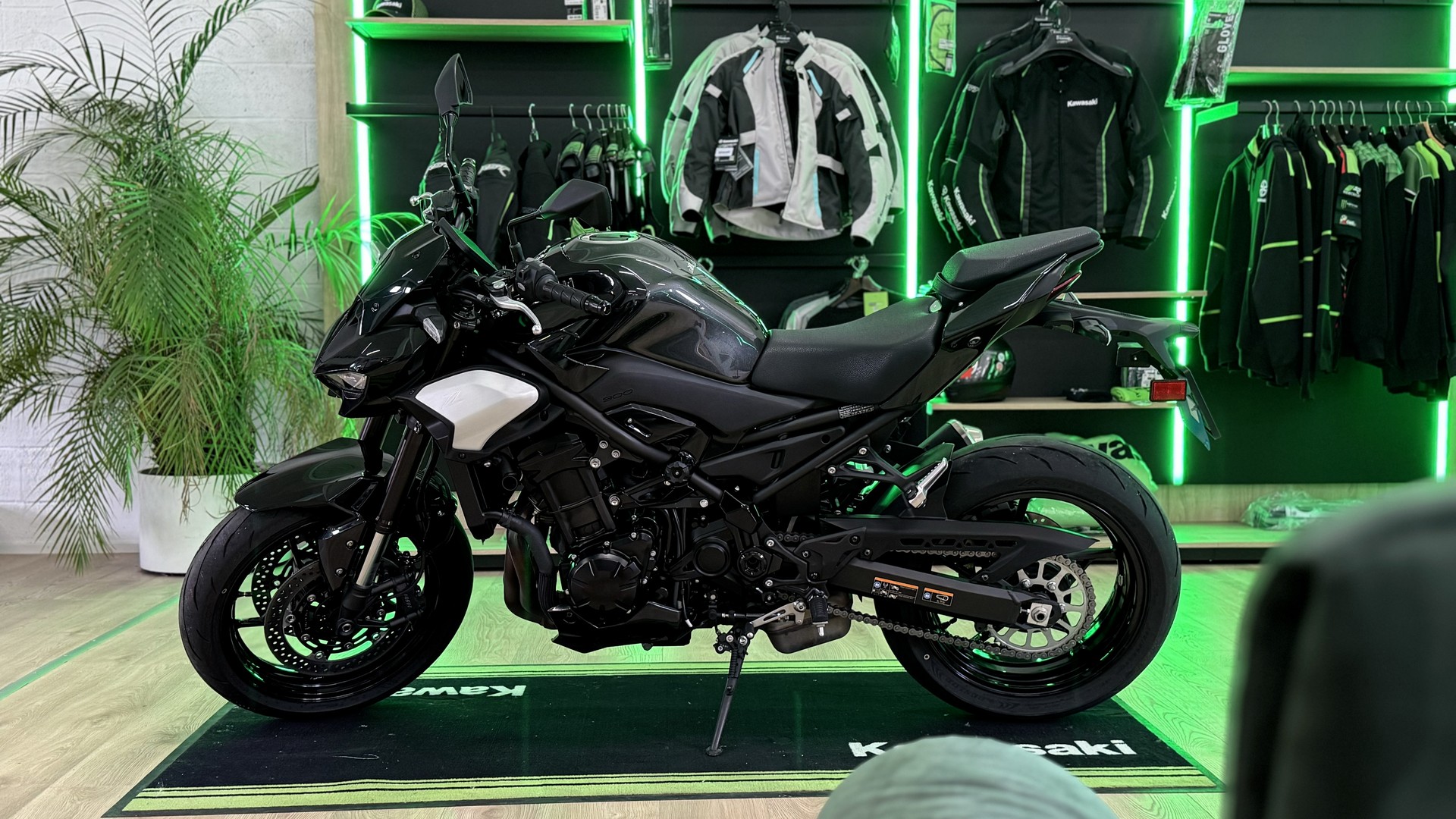 KAWASAKI Z 900-showroom-element-2