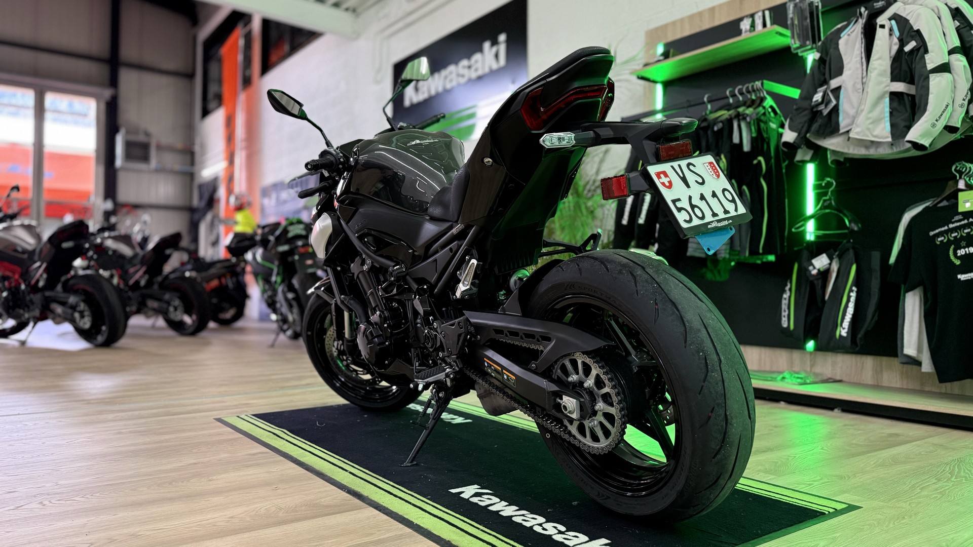 KAWASAKI Z 900-showroom-element-1