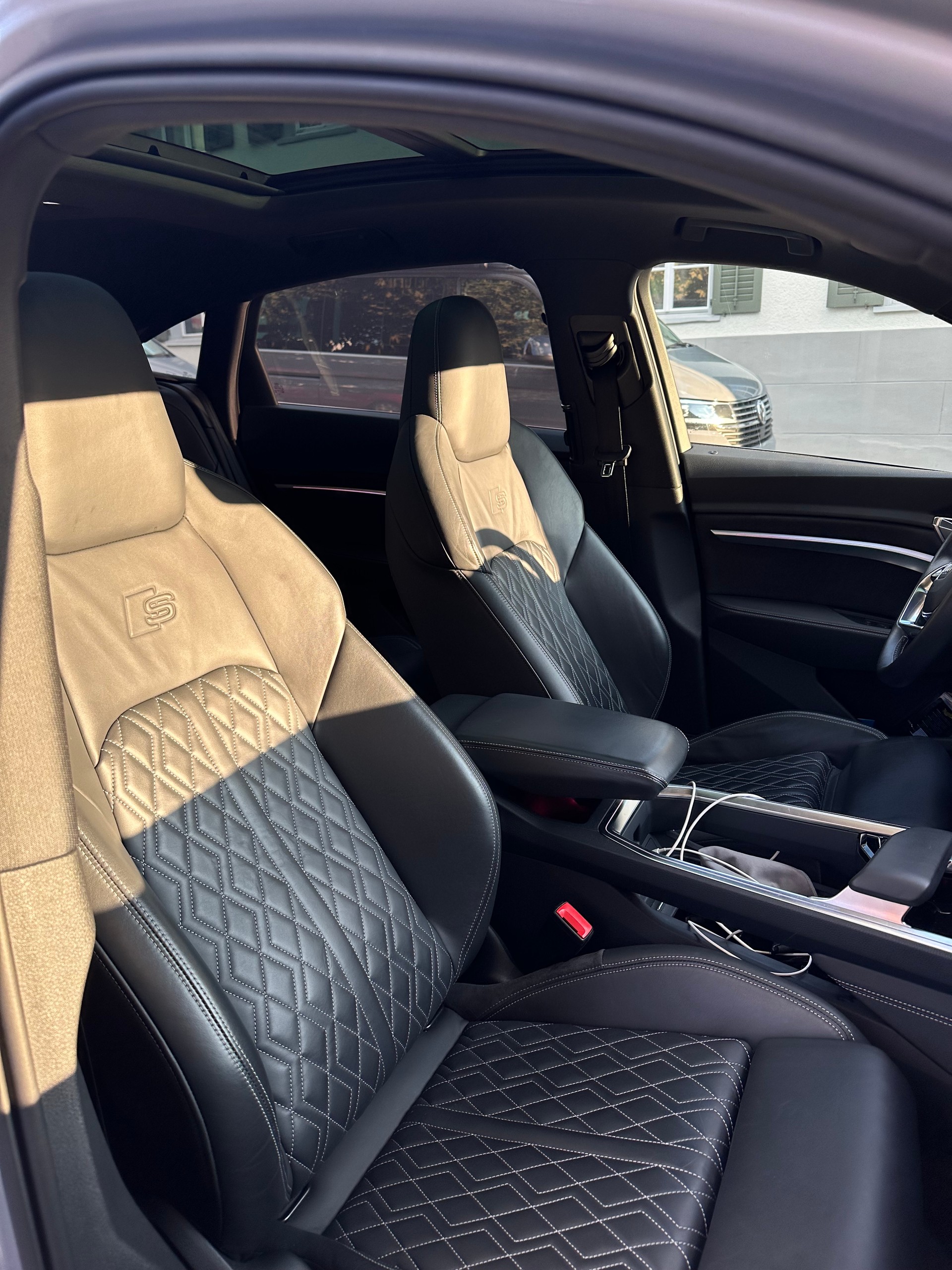 AUDI e-tron 55 Sportback S Line quattro-image-4